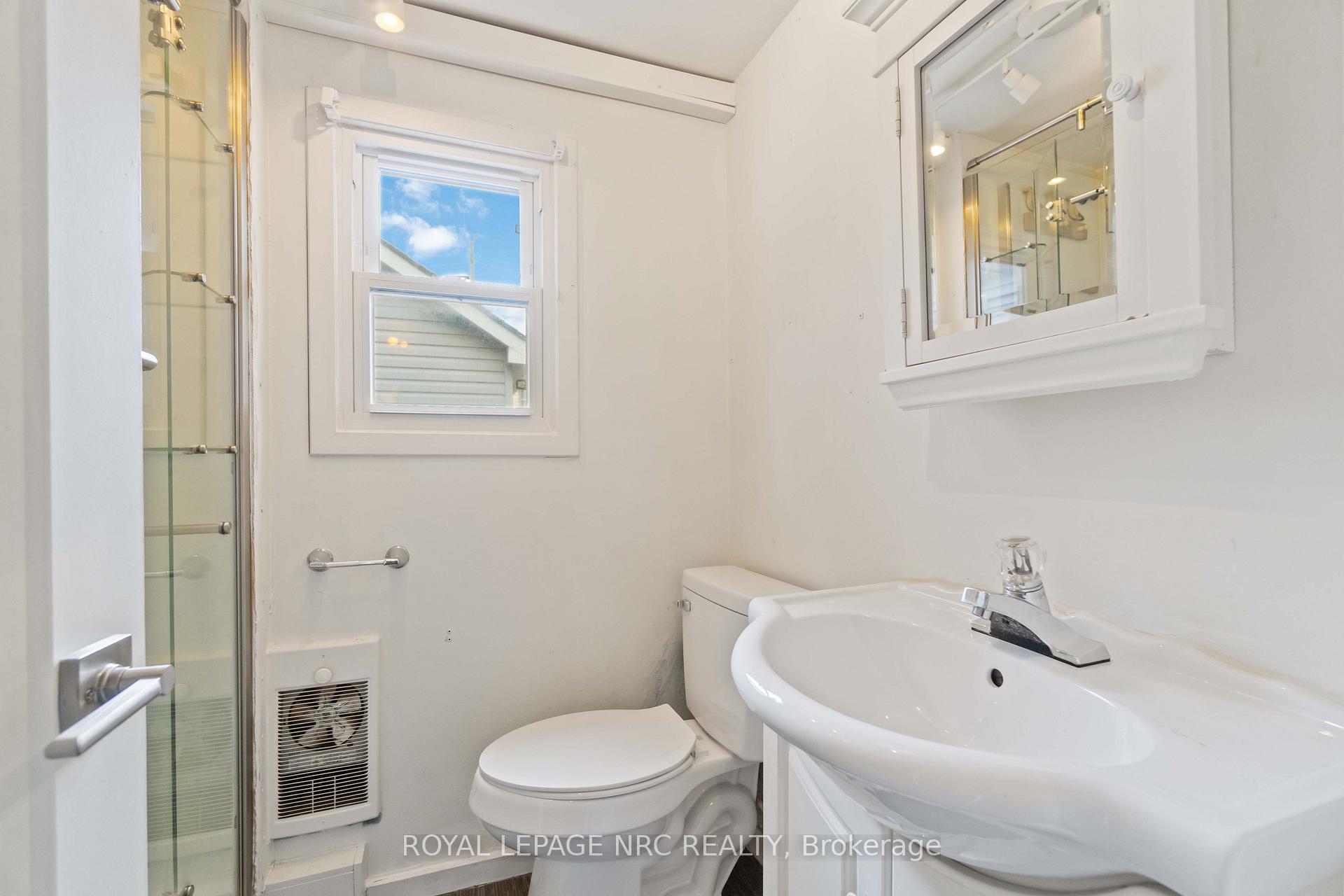 Photo 7 of 128 Martindale Road, St. Catharines, Grapeview — HOMEH