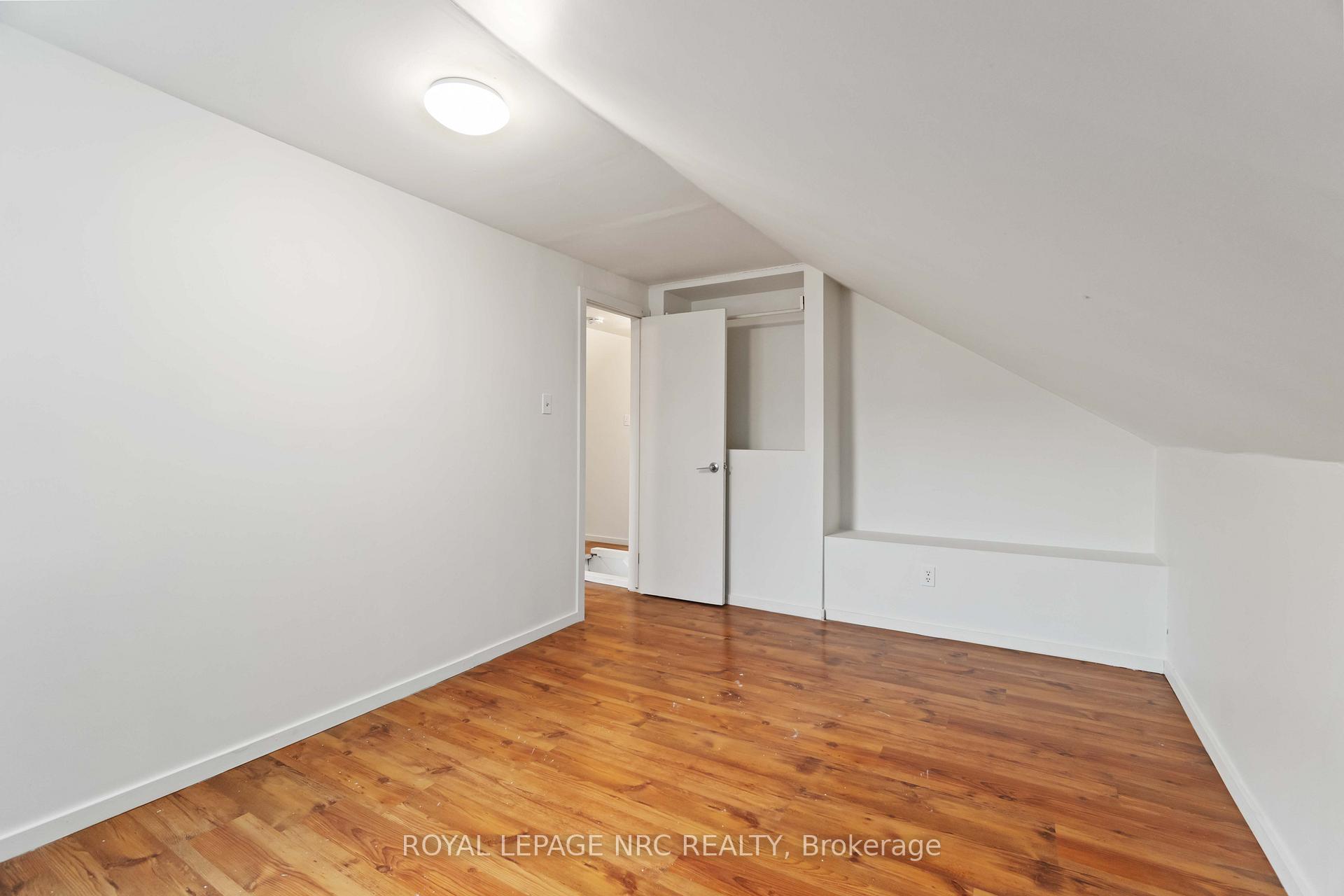 Photo 10 of 128 Martindale Road, St. Catharines, Grapeview — HOMEH