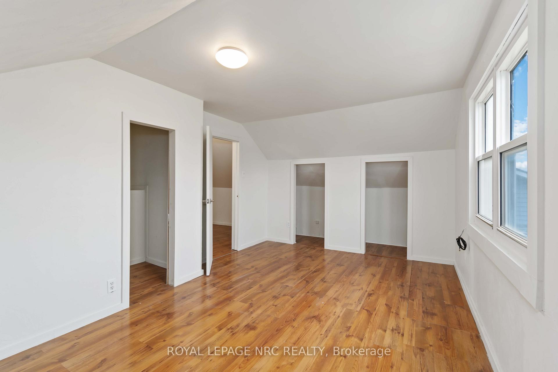 Photo 11 of 128 Martindale Road, St. Catharines, Grapeview — HOMEH