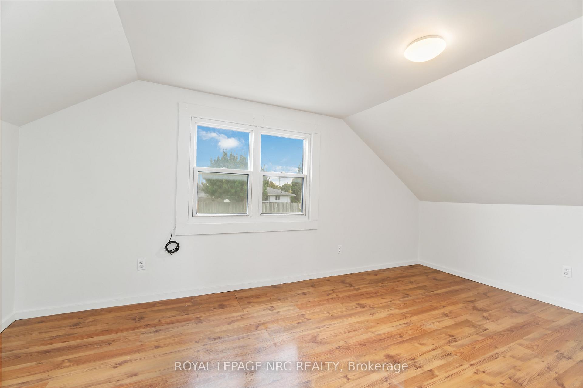 Photo 12 of 128 Martindale Road, St. Catharines, Grapeview — HOMEH