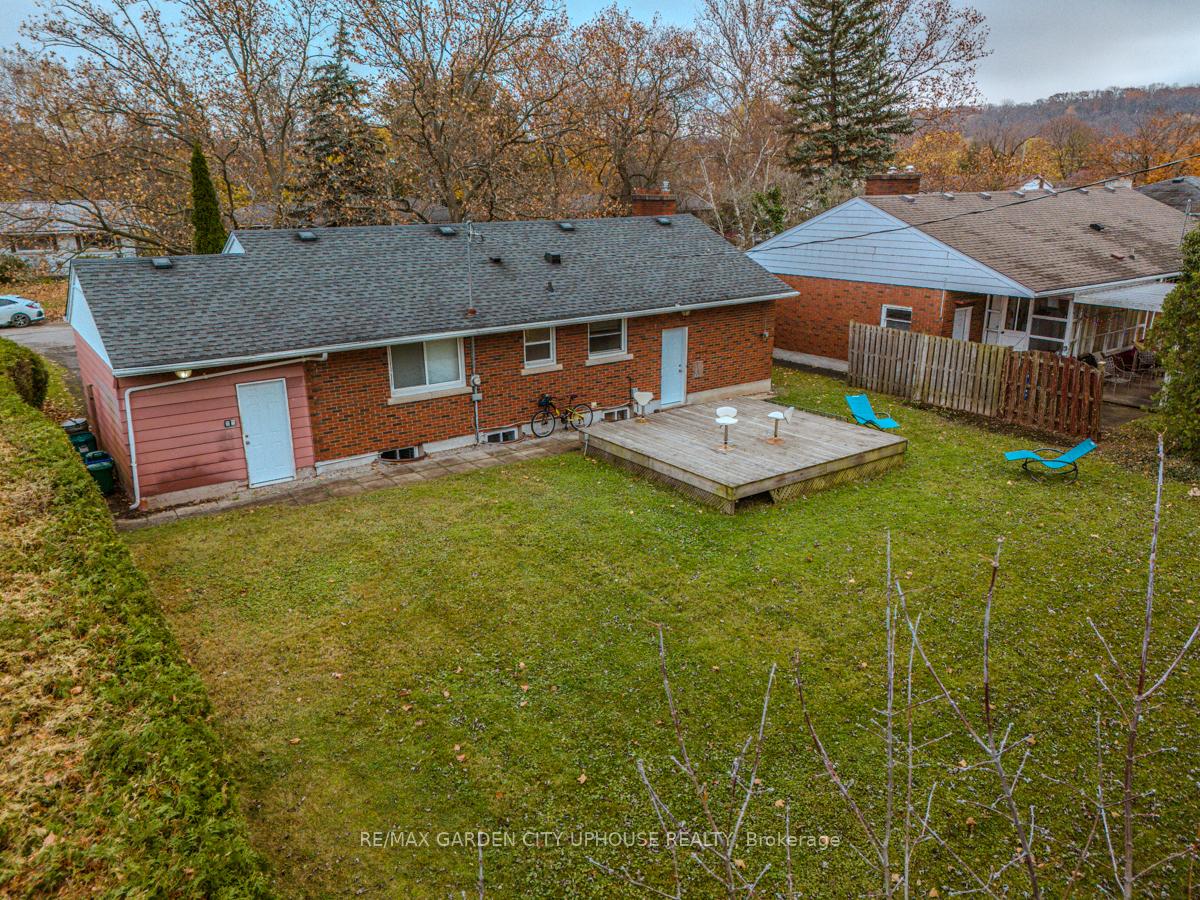 Photo 8 of 20 Larchwood Drive, St. Catharines, Glendale/Glenridge — HOMEH