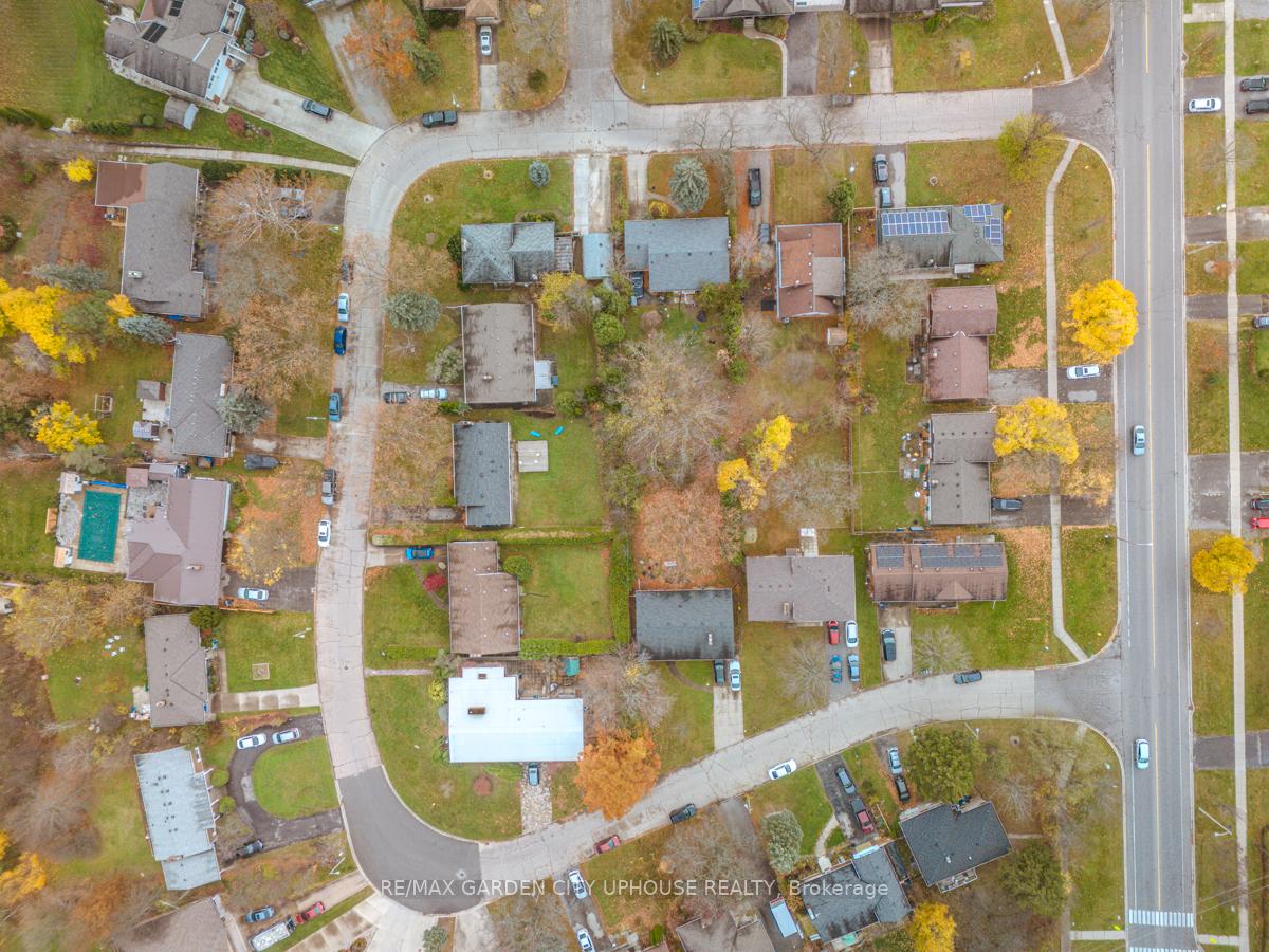 Photo 9 of 20 Larchwood Drive, St. Catharines, Glendale/Glenridge — HOMEH