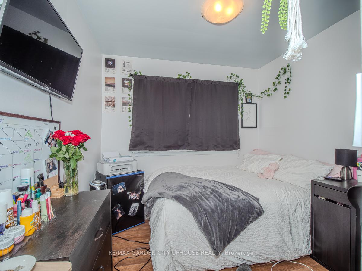 Photo 10 of 20 Larchwood Drive, St. Catharines, Glendale/Glenridge — HOMEH