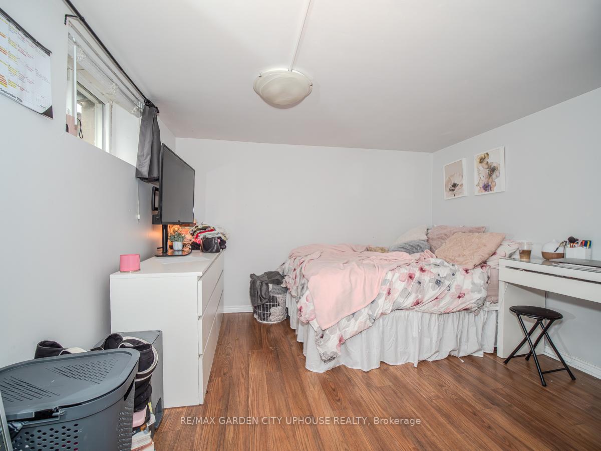 Photo 14 of 20 Larchwood Drive, St. Catharines, Glendale/Glenridge — HOMEH