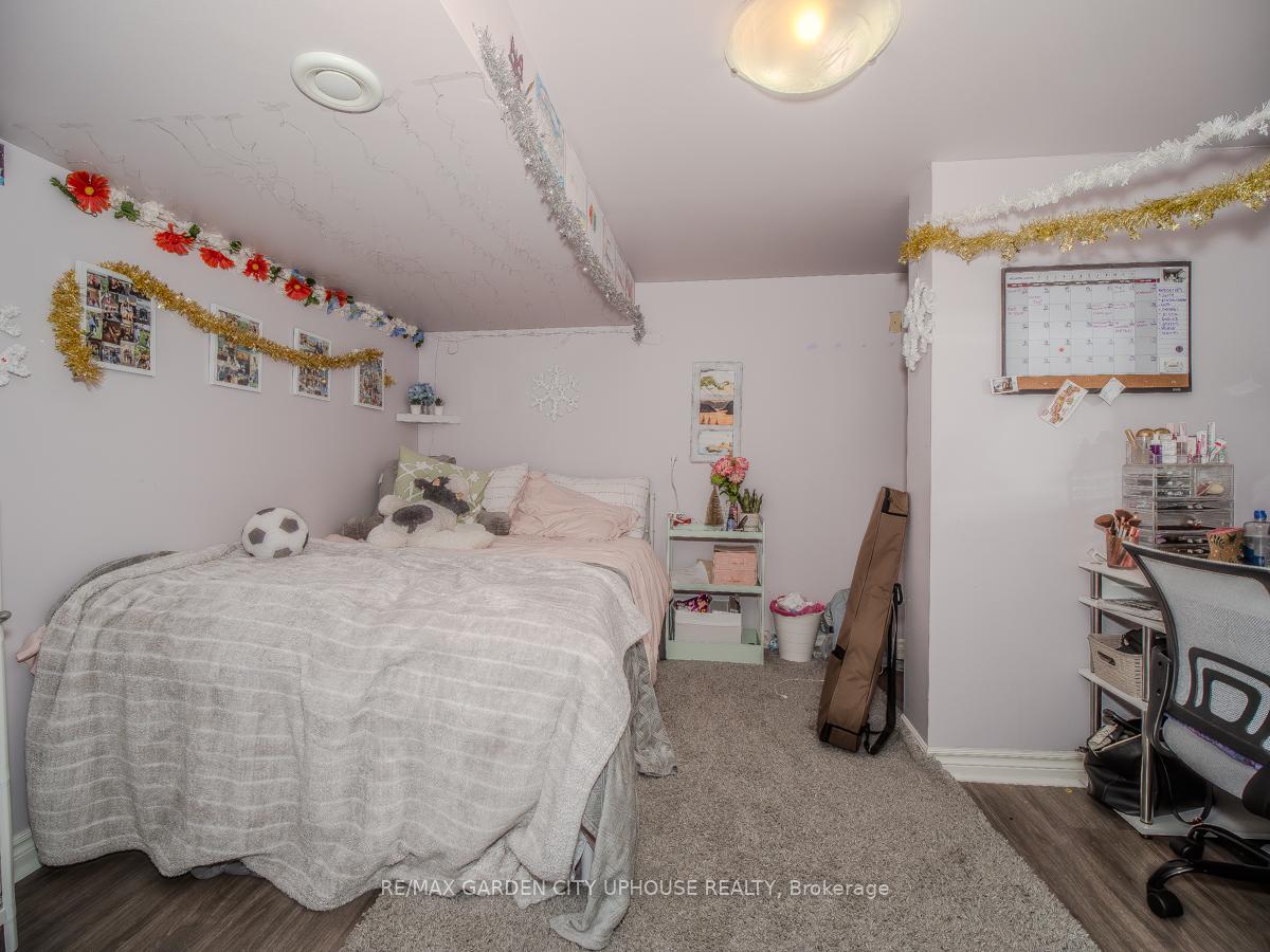 Photo 15 of 20 Larchwood Drive, St. Catharines, Glendale/Glenridge — HOMEH
