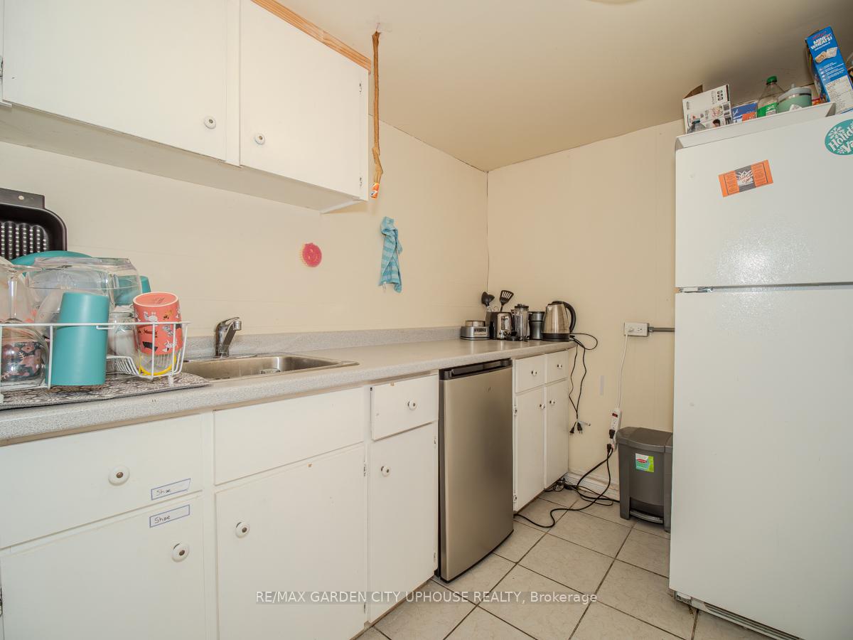 Photo 16 of 20 Larchwood Drive, St. Catharines, Glendale/Glenridge — HOMEH
