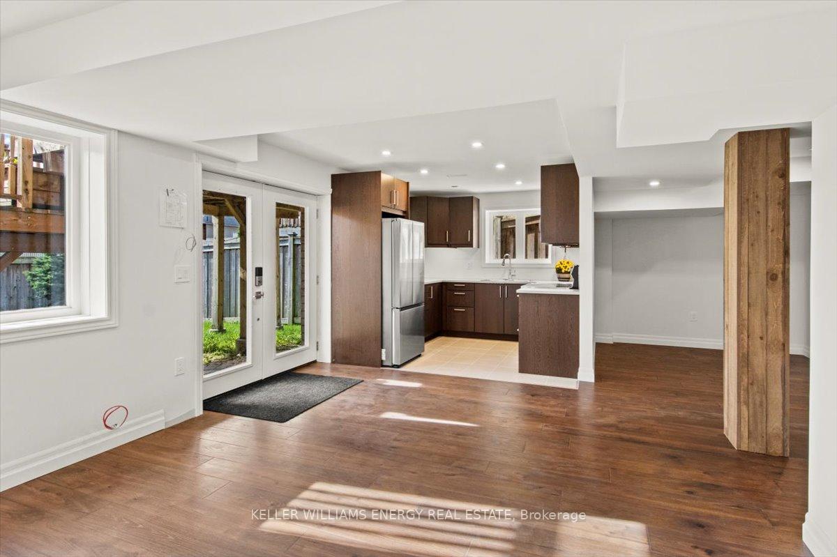 Photo 5 of 213 Glenabbey Drive, Clarington, Courtice — HOMEH