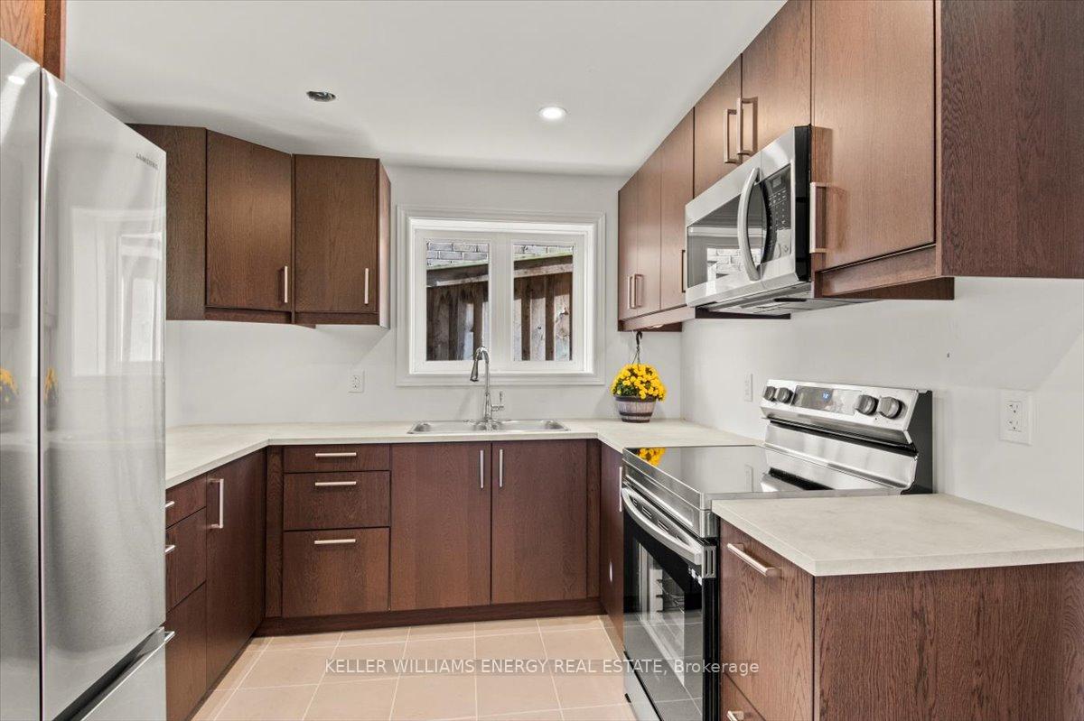 Photo 10 of 213 Glenabbey Drive, Clarington, Courtice — HOMEH