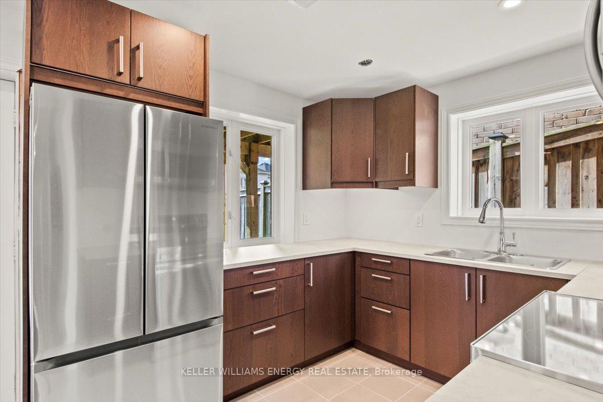 Photo 11 of 213 Glenabbey Drive, Clarington, Courtice — HOMEH