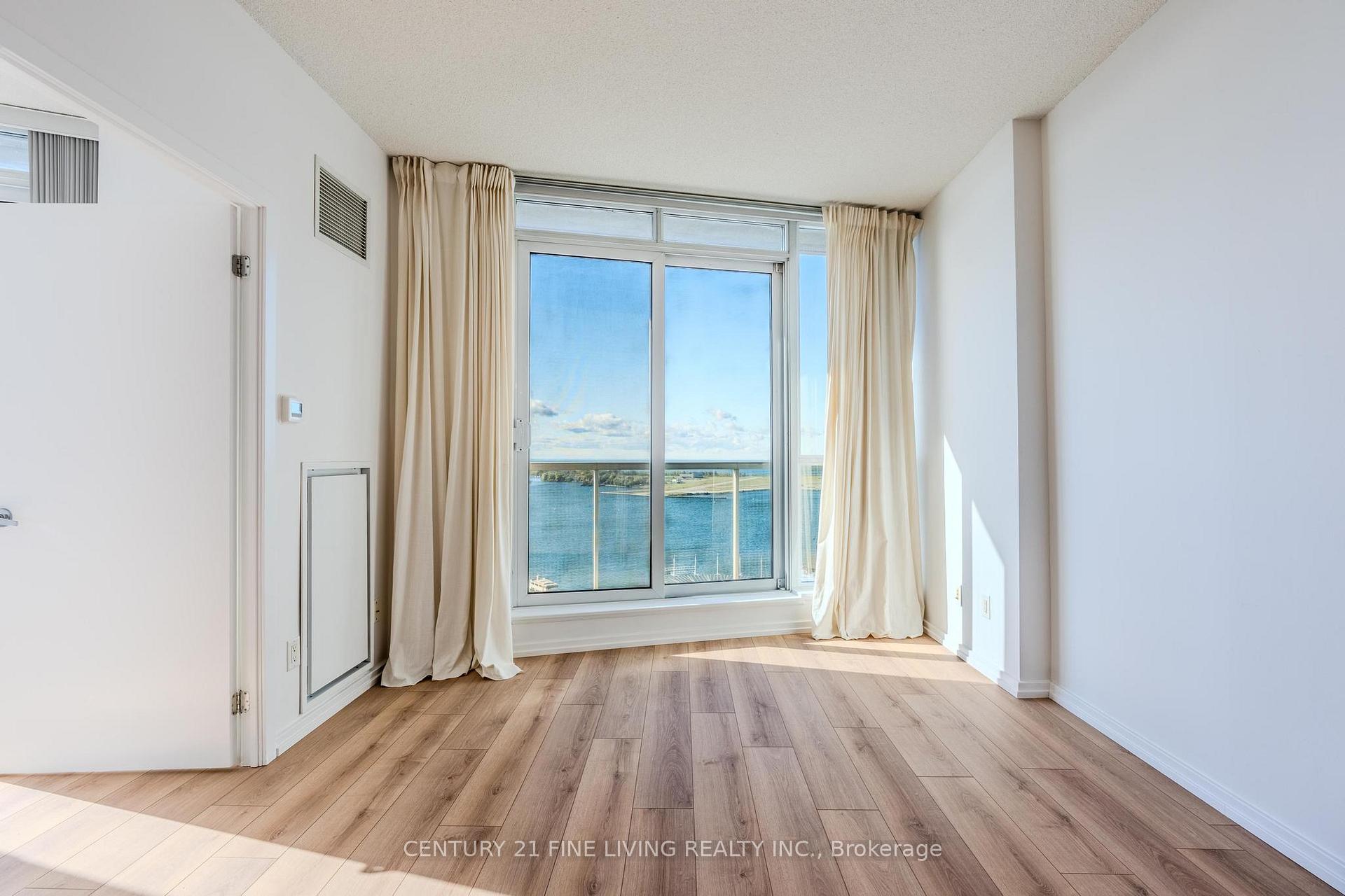 Photo 6 of Unit 2407, 208 Queens Quay W, Toronto, Waterfront Communities — HOMEH