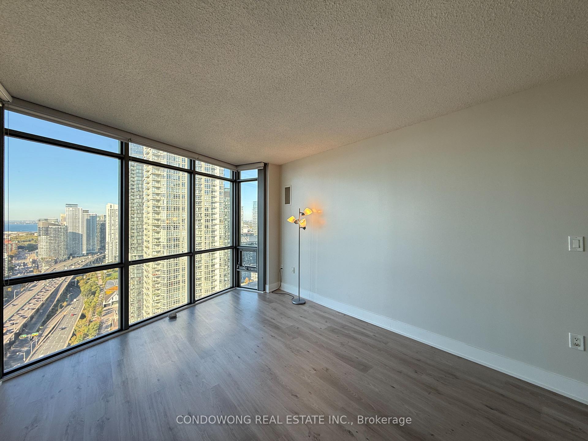 Photo 4 of Unit 3705, 5 Mariner Terrace, Toronto, Waterfront Communities — HOMEH