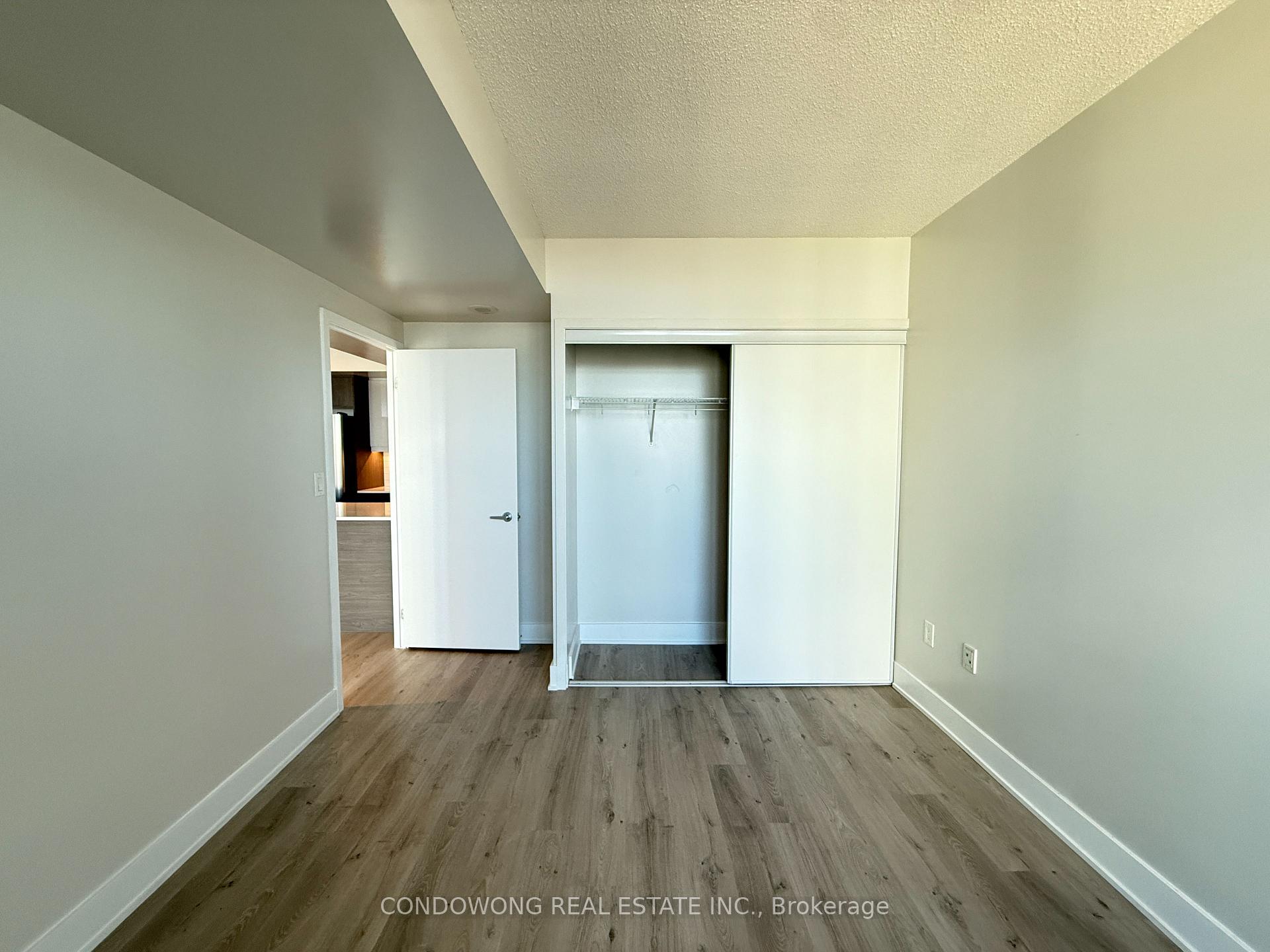 Photo 5 of Unit 3705, 5 Mariner Terrace, Toronto, Waterfront Communities — HOMEH