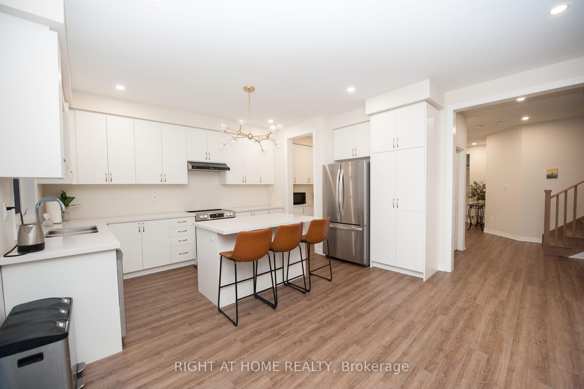 Photo 12 of 5 Stennett Drive, Georgina, Keswick North — HOMEH