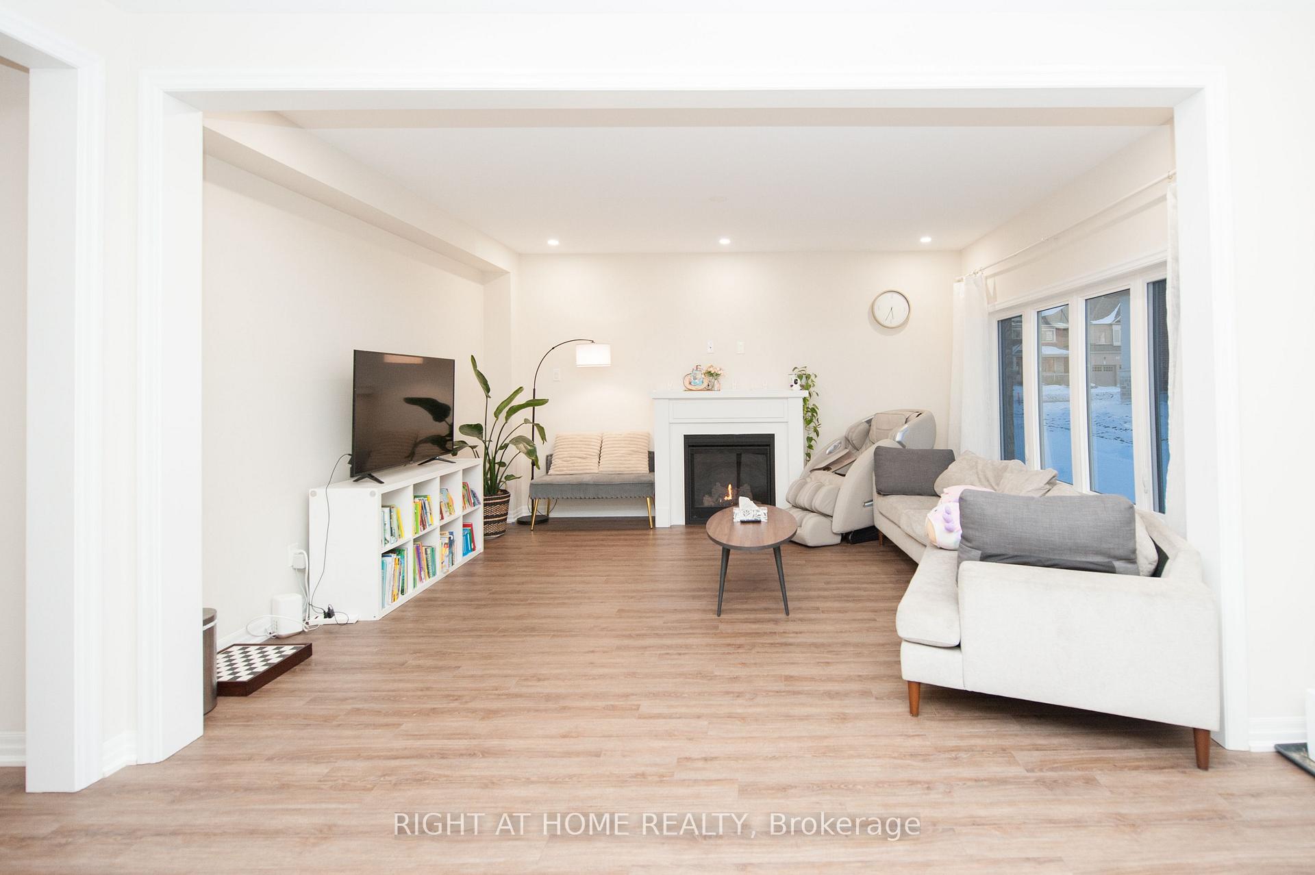 Photo 22 of 5 Stennett Drive, Georgina, Keswick North — HOMEH