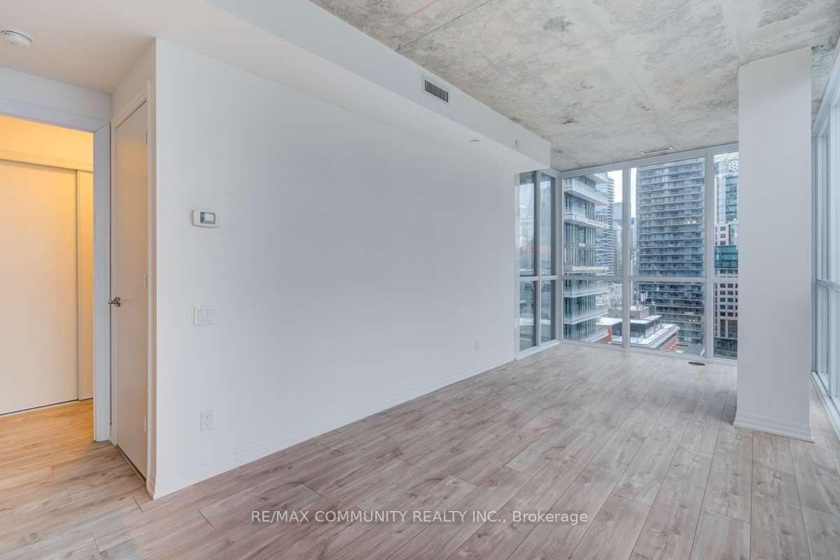 Photo 8 of Unit 1605, 88 Blue Jays Way, Toronto, Waterfront Communities — HOMEH