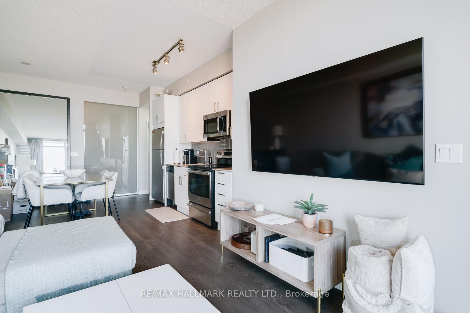 Photo 8 of Unit 514, 2055 Danforth Avenue, Toronto, Woodbine Corridor — HOMEH