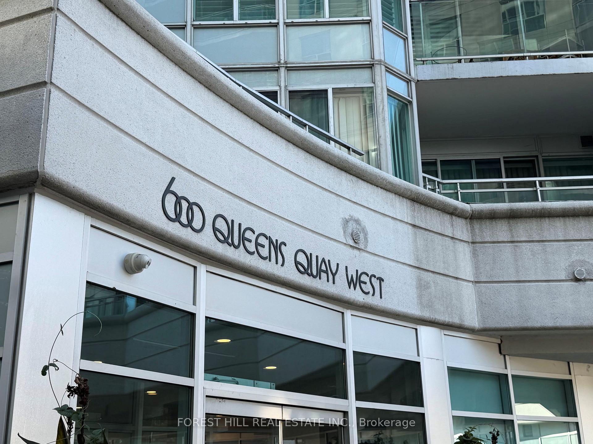 Front of Unit 826, 600 Queens Quay Avenue W