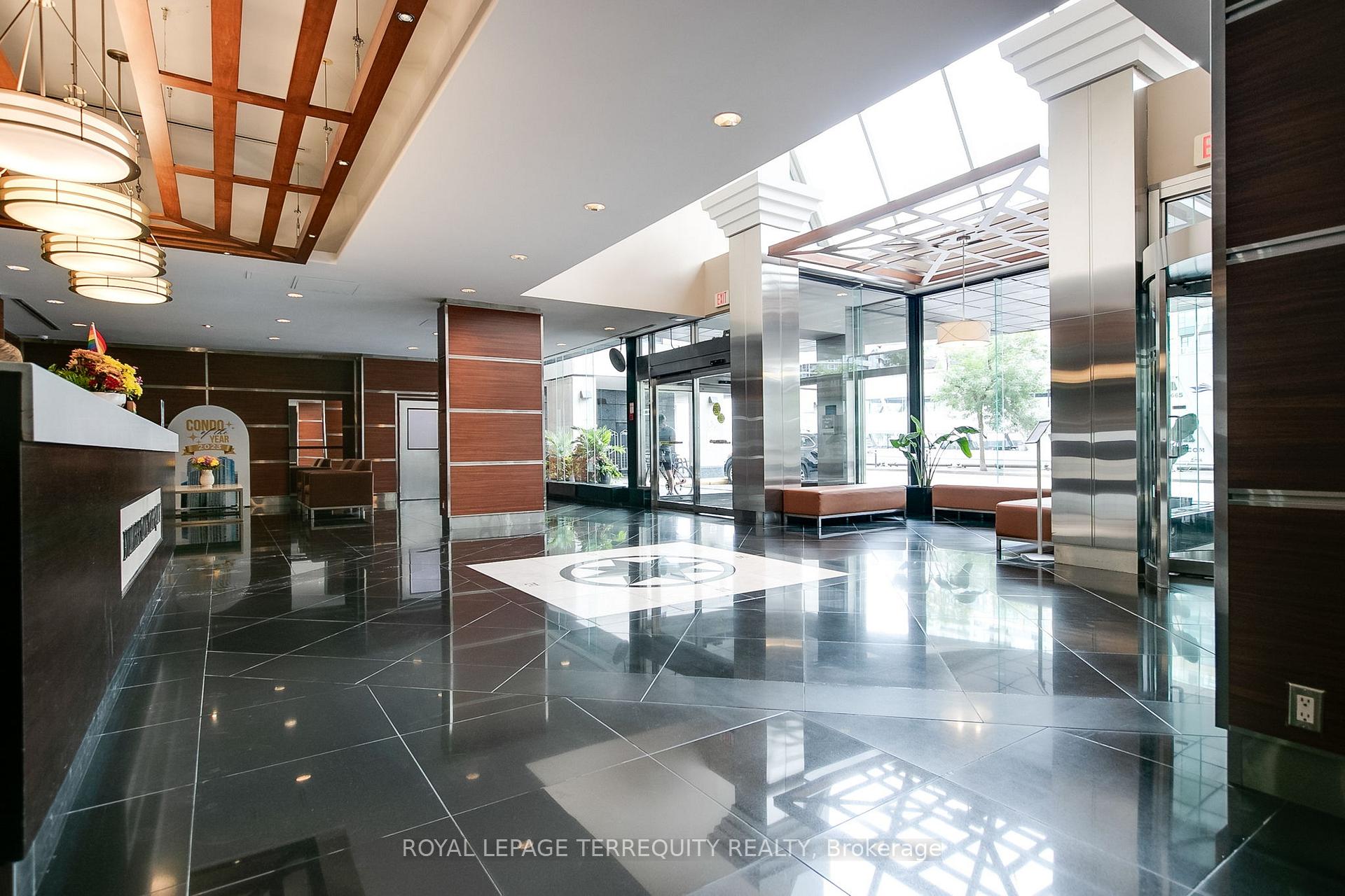 Photo 3 of Unit 3803, 99 Harbour Square, Toronto, Waterfront Communities — HOMEH