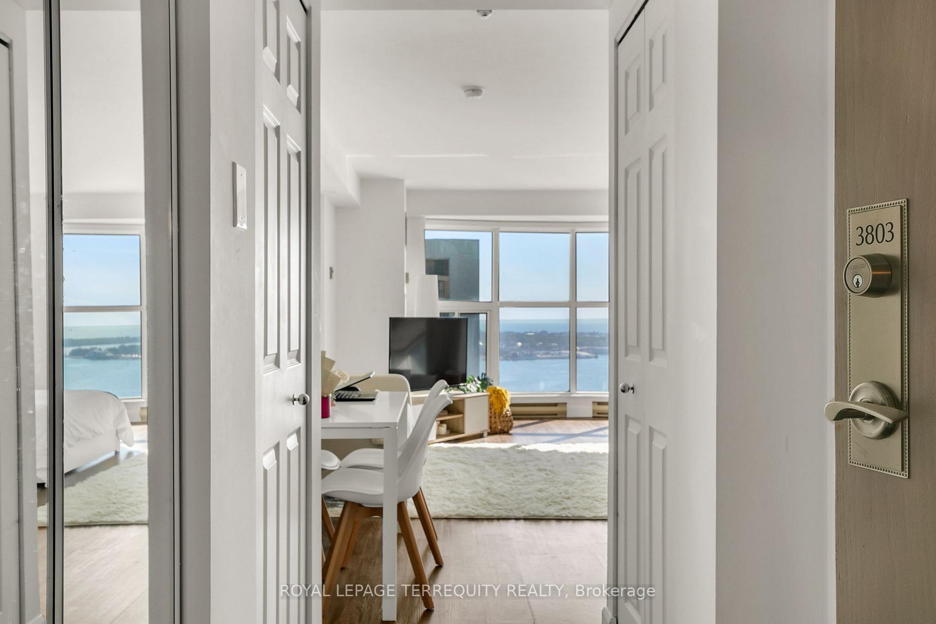 Photo 4 of Unit 3803, 99 Harbour Square, Toronto, Waterfront Communities — HOMEH