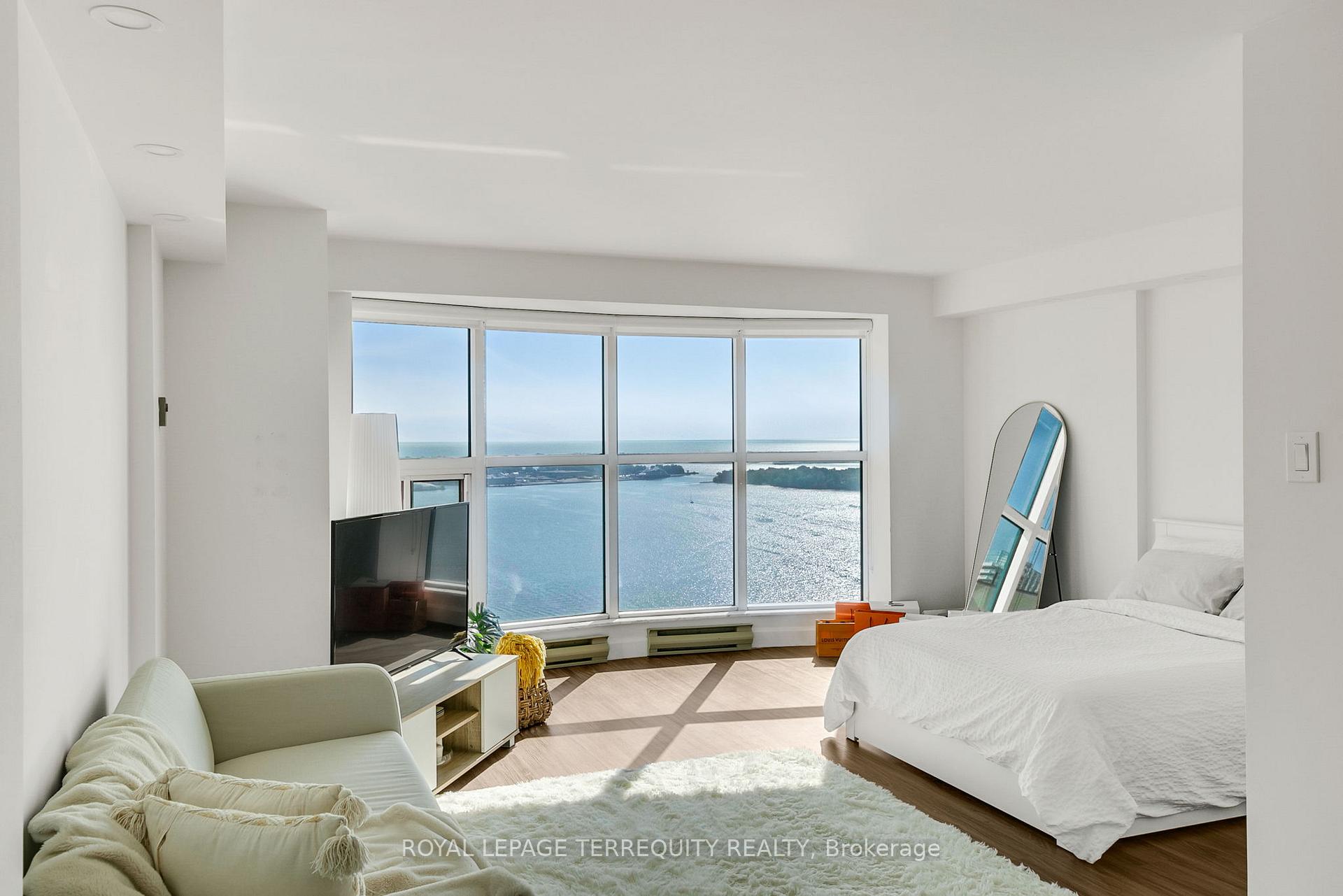 Photo 6 of Unit 3803, 99 Harbour Square, Toronto, Waterfront Communities — HOMEH