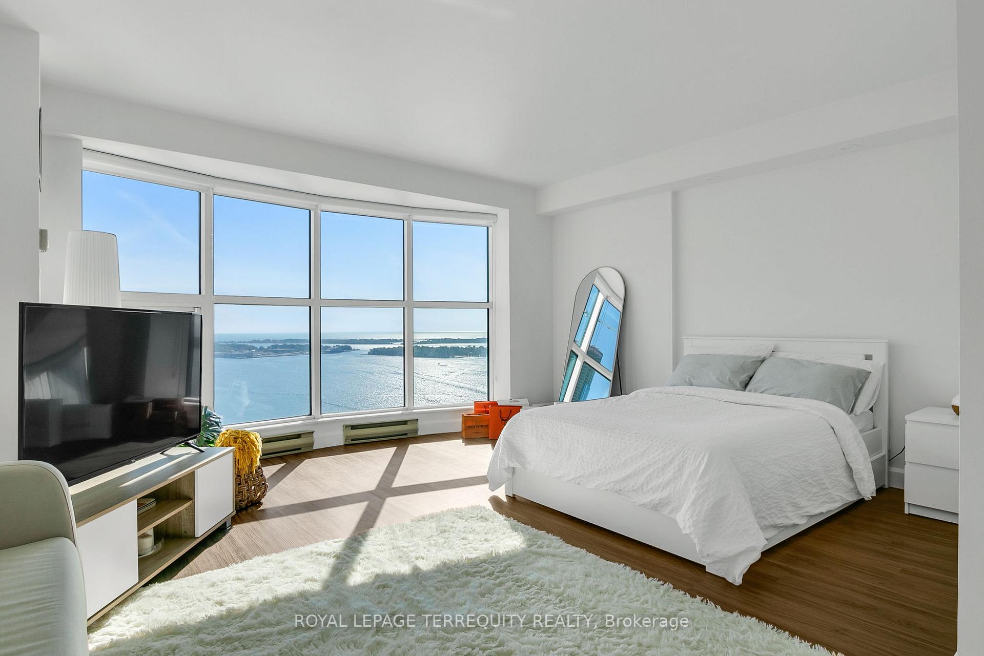 Photo 7 of Unit 3803, 99 Harbour Square, Toronto, Waterfront Communities — HOMEH