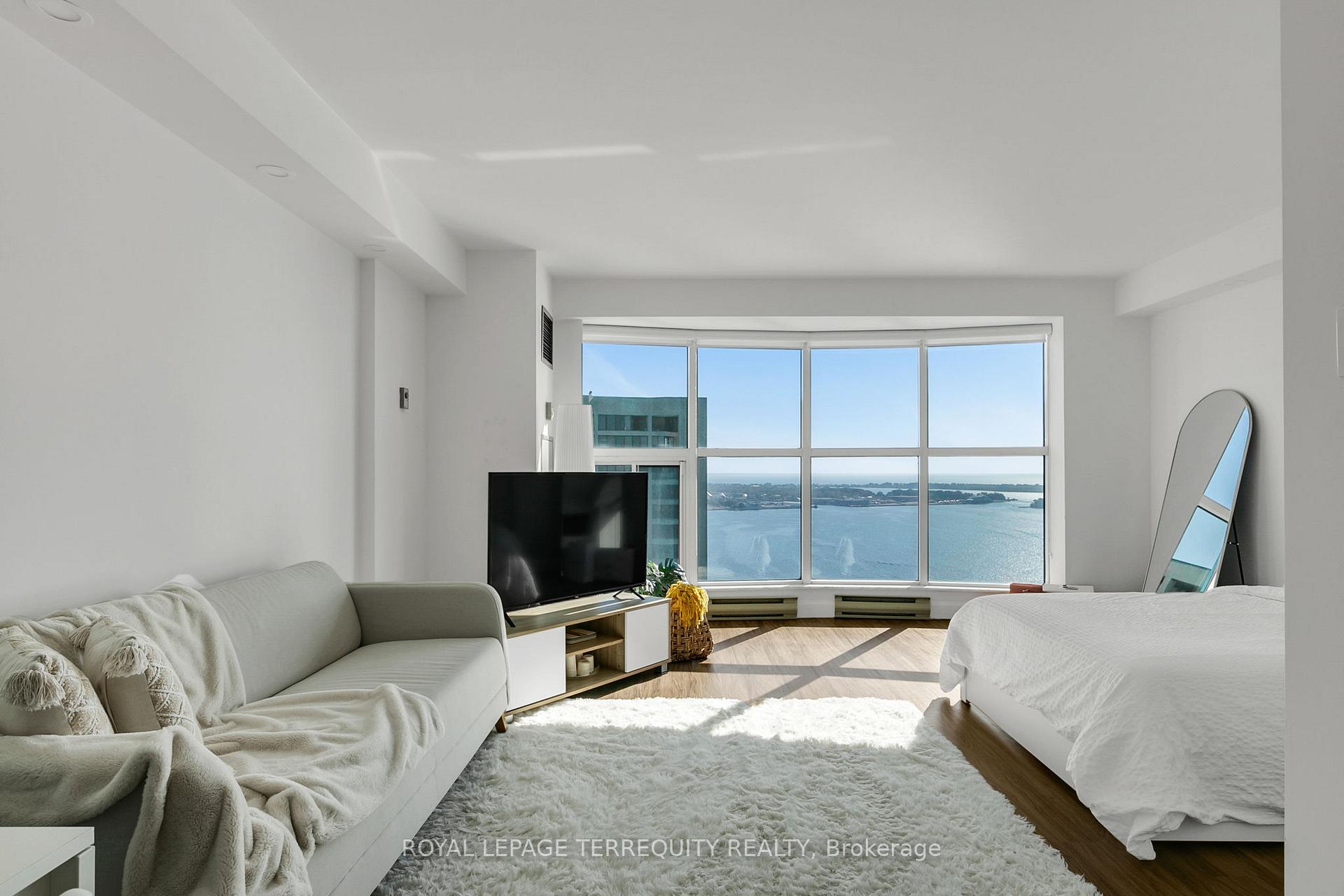 Photo 8 of Unit 3803, 99 Harbour Square, Toronto, Waterfront Communities — HOMEH