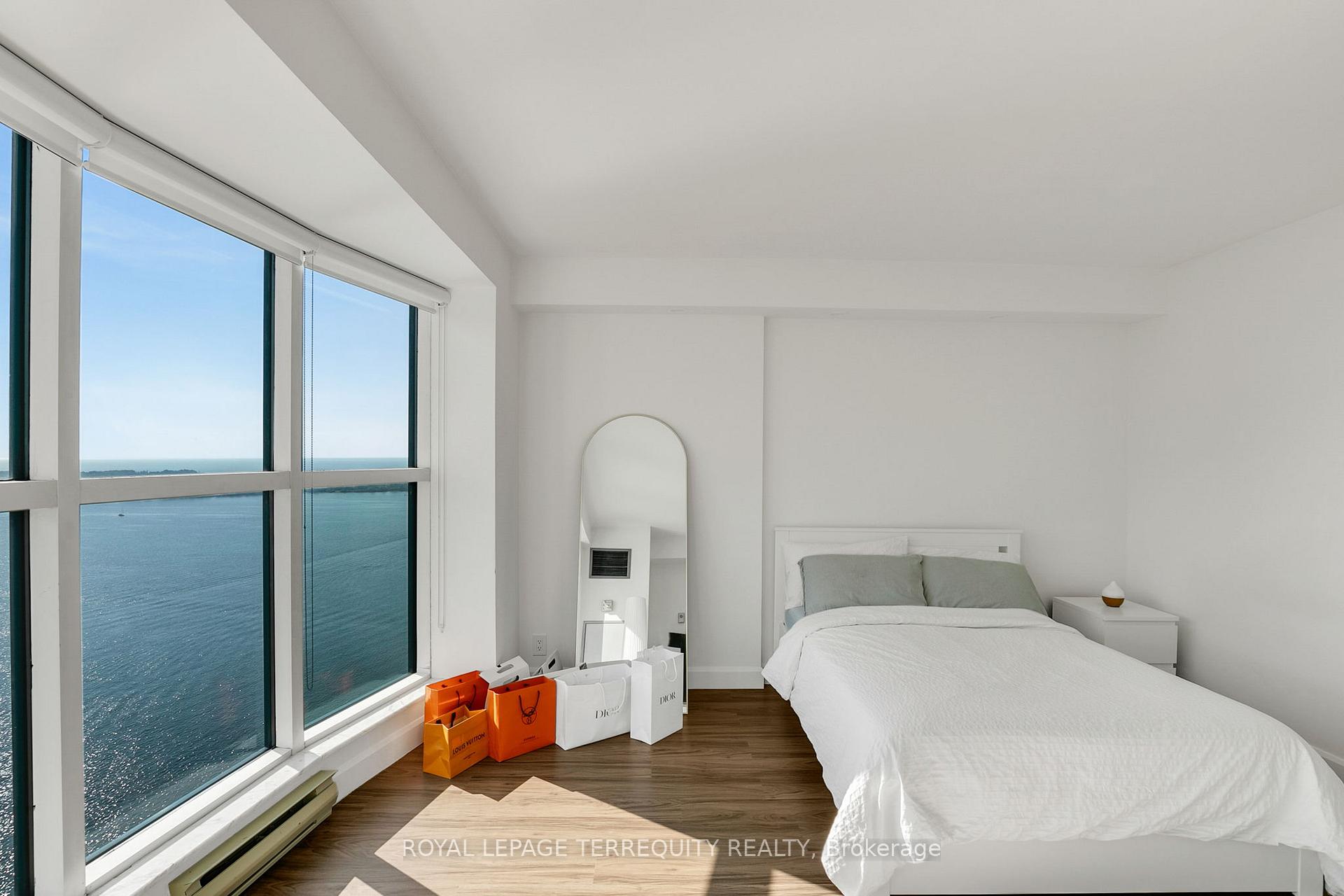 Photo 9 of Unit 3803, 99 Harbour Square, Toronto, Waterfront Communities — HOMEH