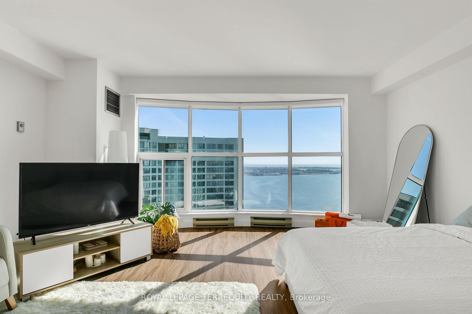 Photo 10 of Unit 3803, 99 Harbour Square, Toronto, Waterfront Communities — HOMEH