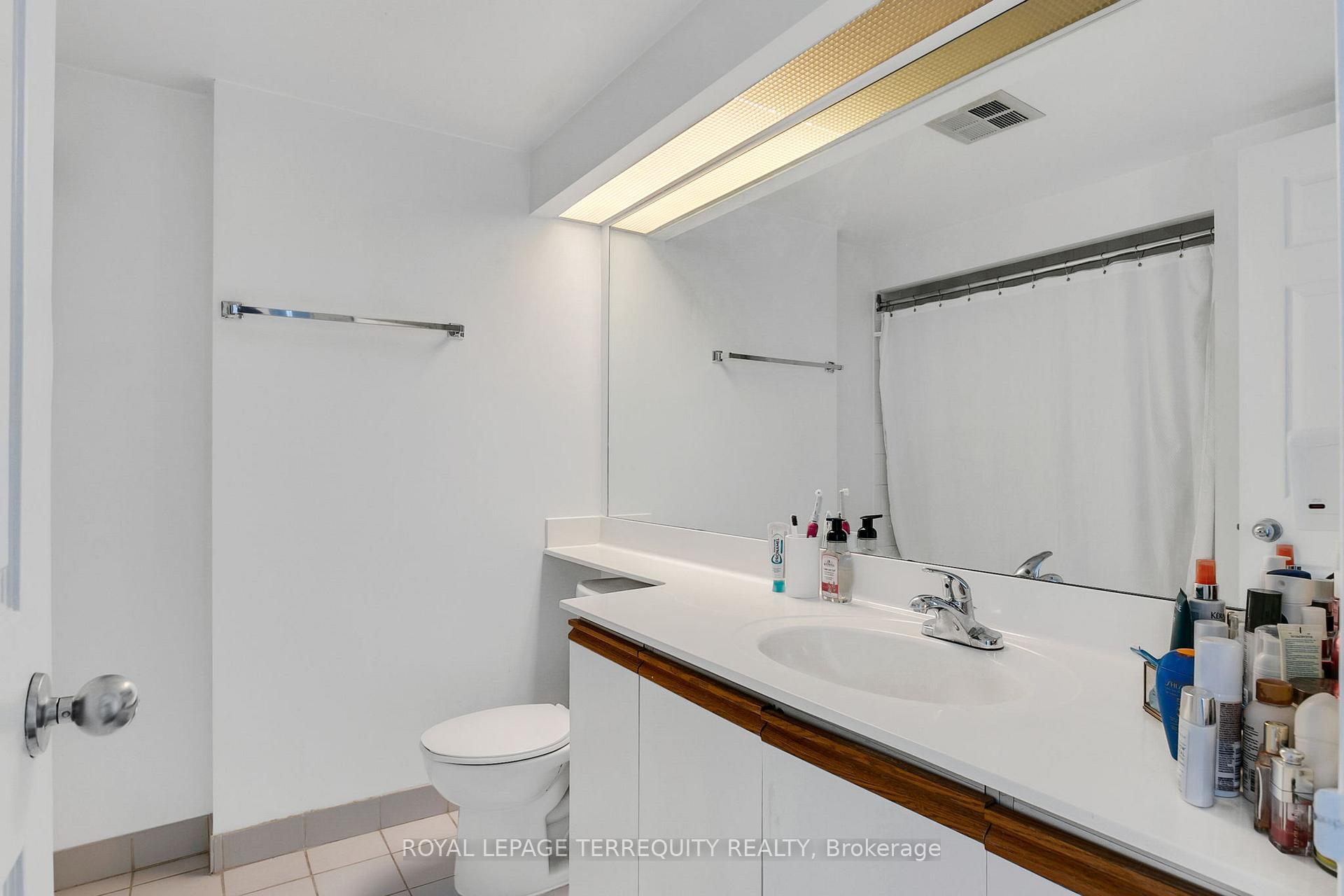 Photo 19 of Unit 3803, 99 Harbour Square, Toronto, Waterfront Communities — HOMEH