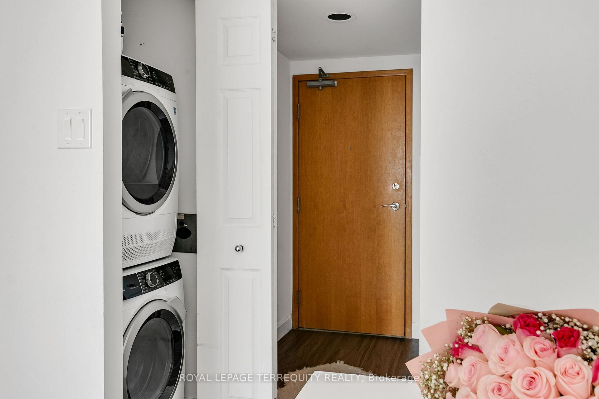 Photo 20 of Unit 3803, 99 Harbour Square, Toronto, Waterfront Communities — HOMEH