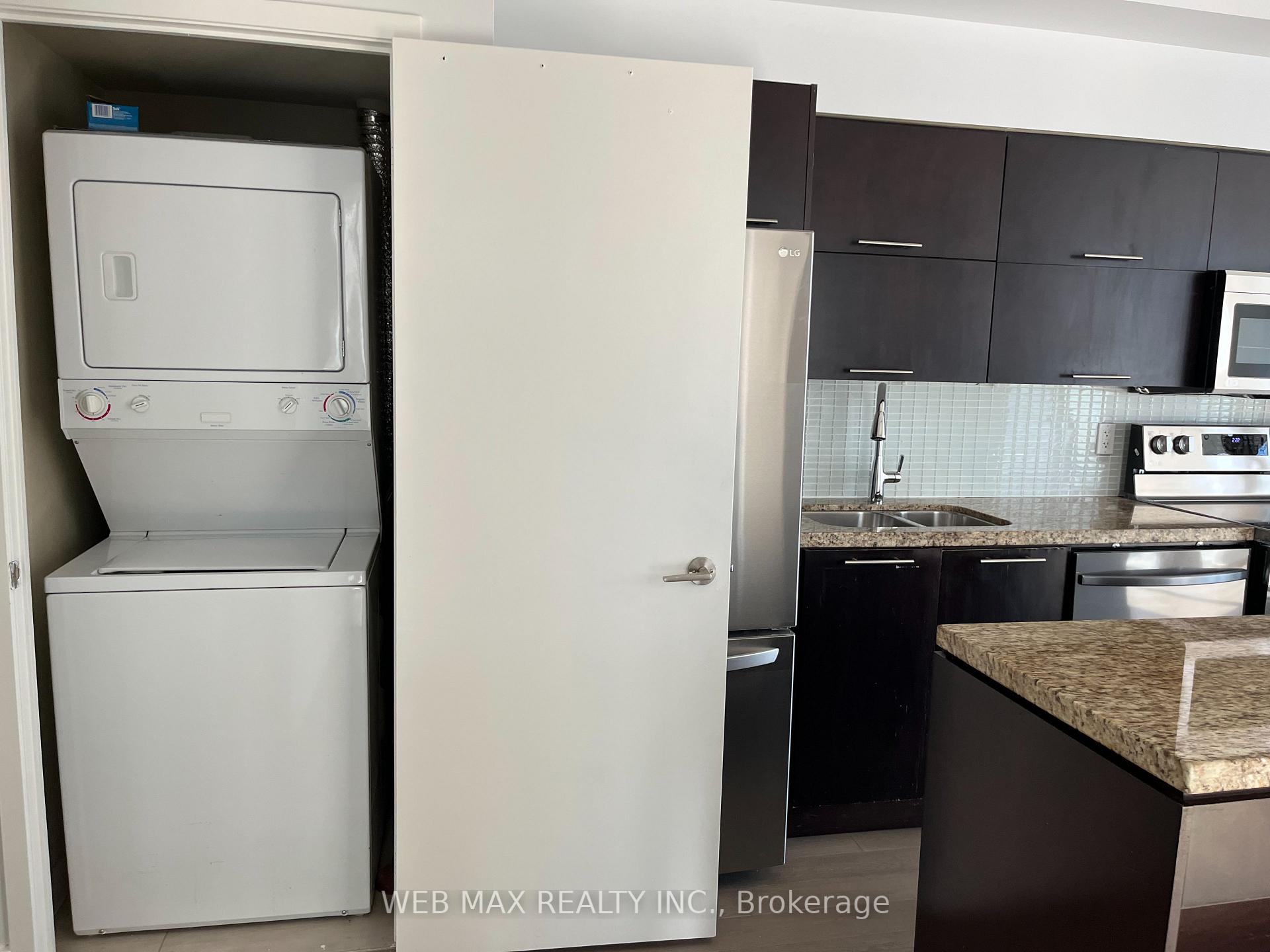 Photo 5 of Unit 1303, 126 Simcoe Street, Toronto, Waterfront Communities — HOMEH