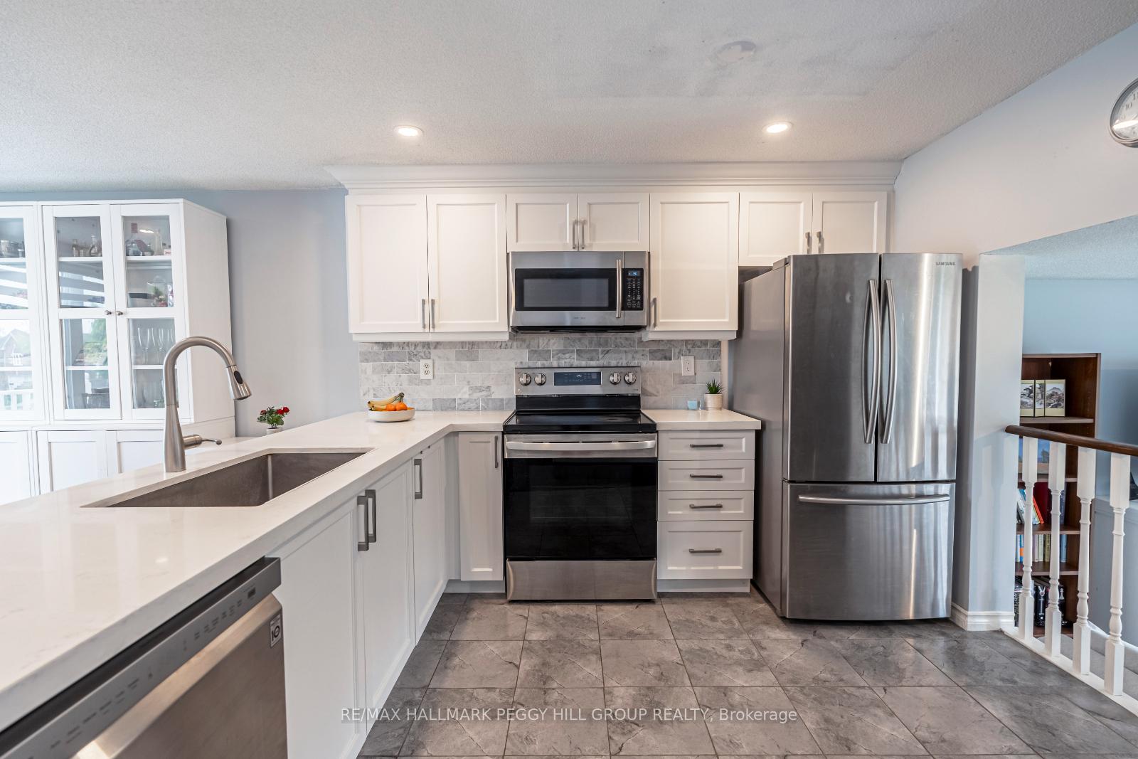 Photo 2 of 56 Rundle Crescent, Barrie, Holly — HOMEH