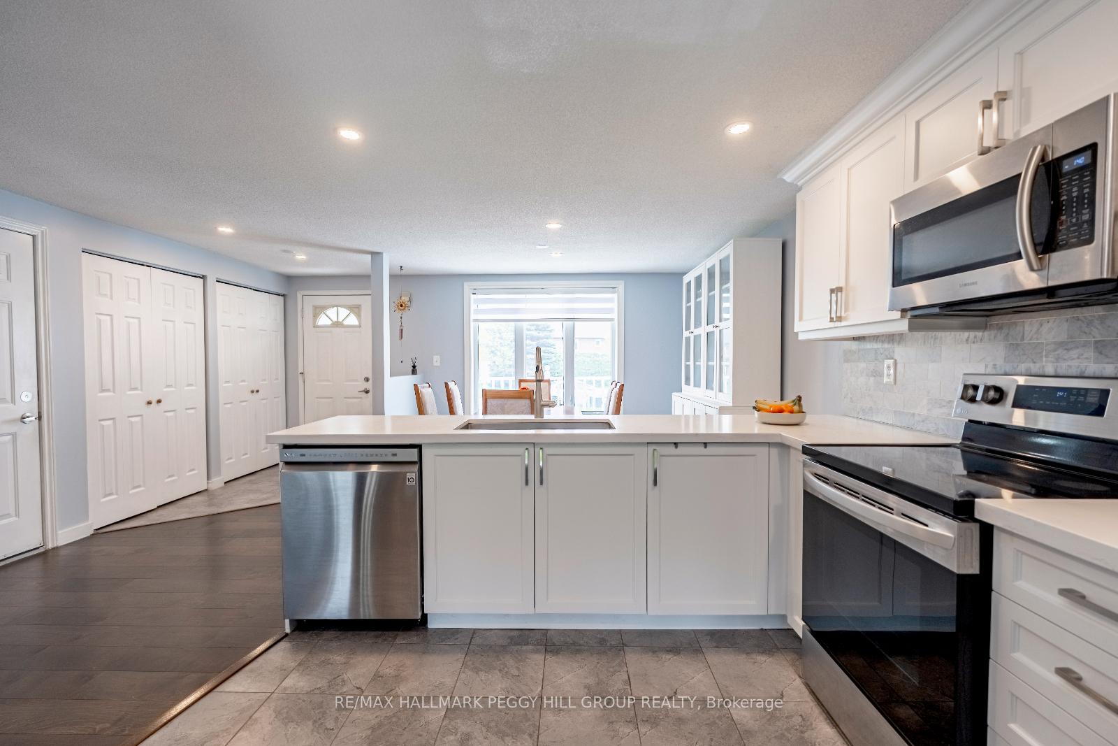 Photo 3 of 56 Rundle Crescent, Barrie, Holly — HOMEH