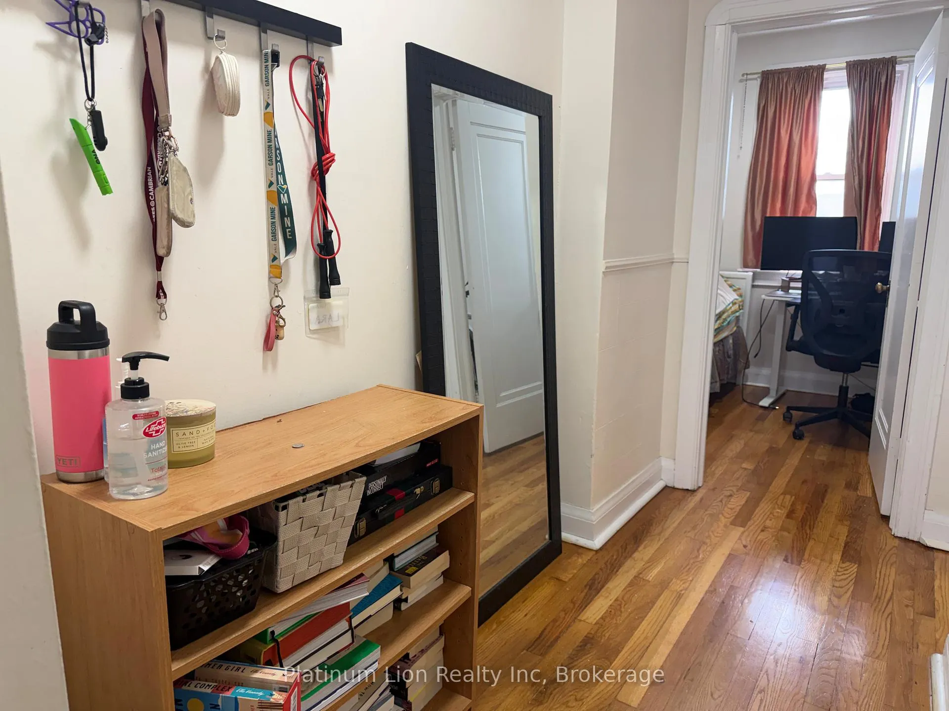 Photo 3 of Unit Upper, 2712 Lake Shore Boulevard W, Etobicoke, Mimico — HOMEH