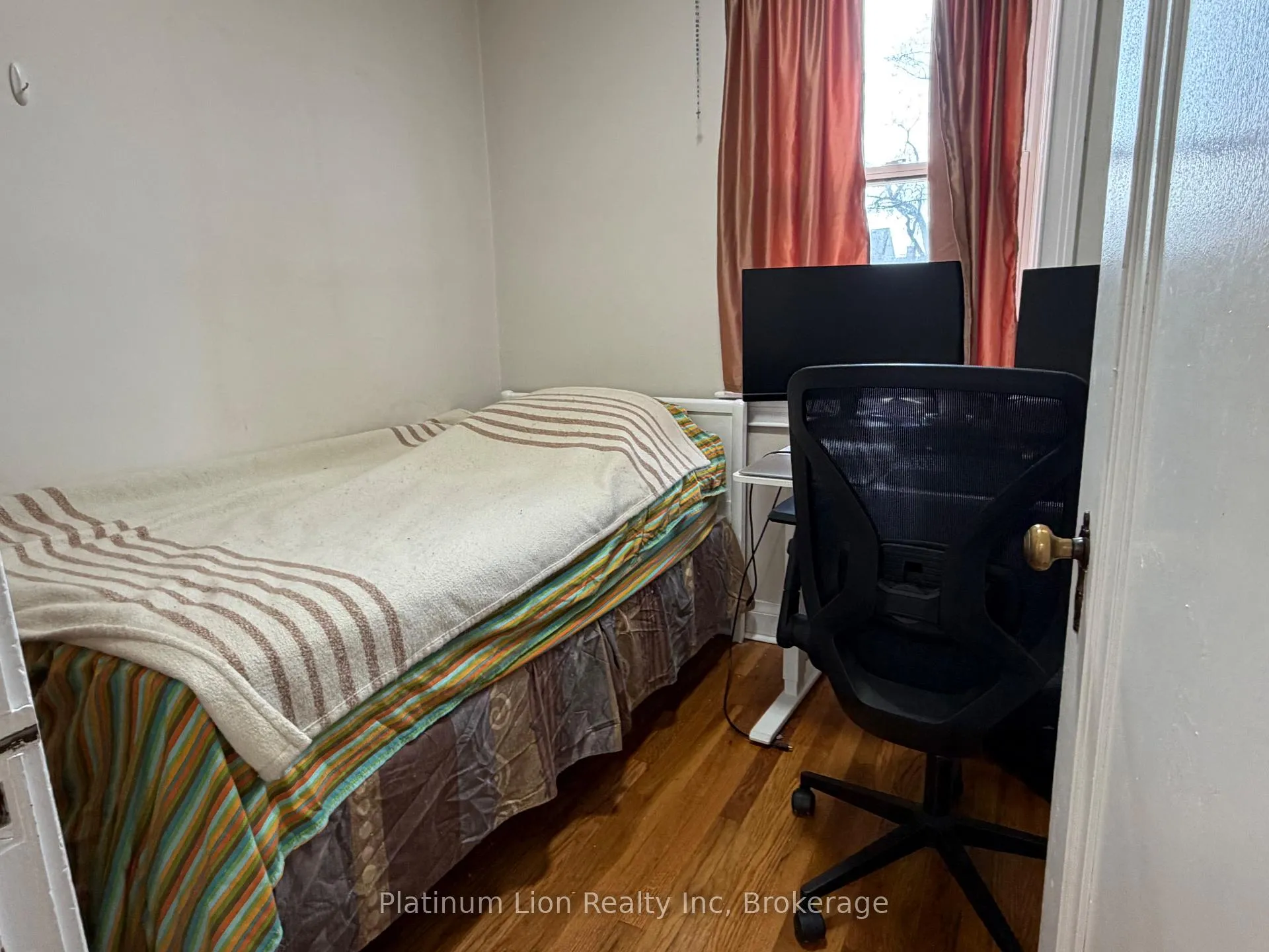 Photo 5 of Unit Upper, 2712 Lake Shore Boulevard W, Etobicoke, Mimico — HOMEH