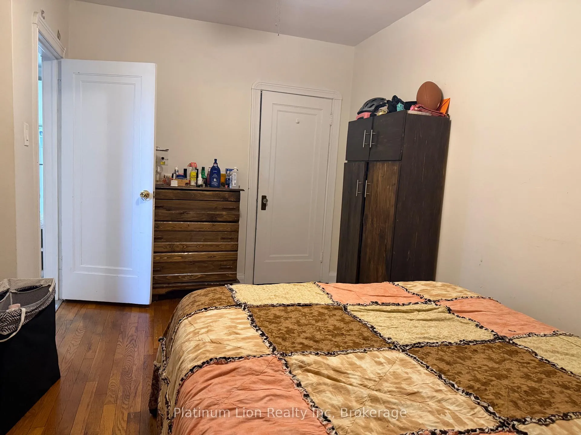 Photo 10 of Unit Upper, 2712 Lake Shore Boulevard W, Etobicoke, Mimico — HOMEH
