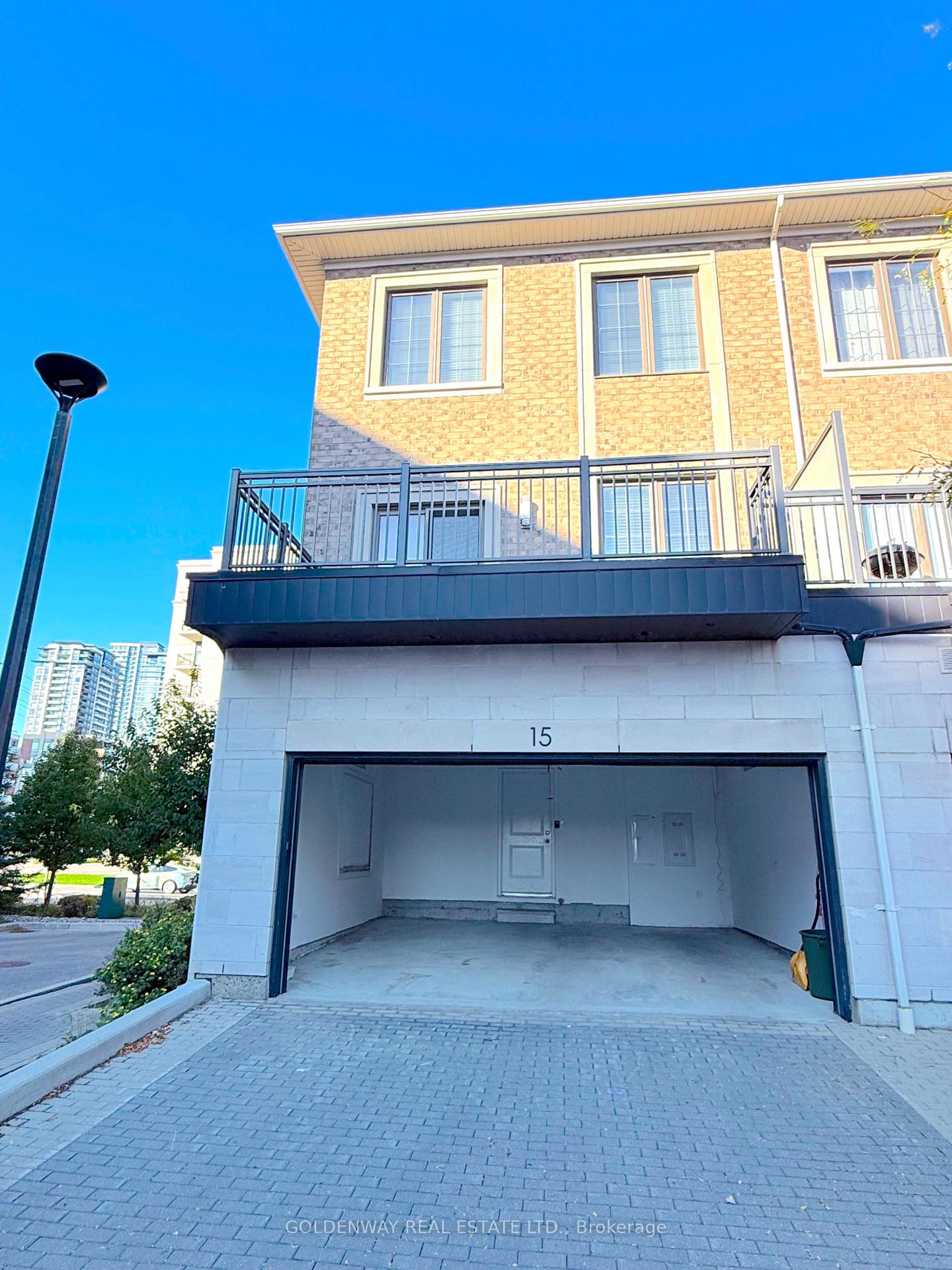Photo 2 of 15 Village Parkway, Markham, Unionville — HOMEH