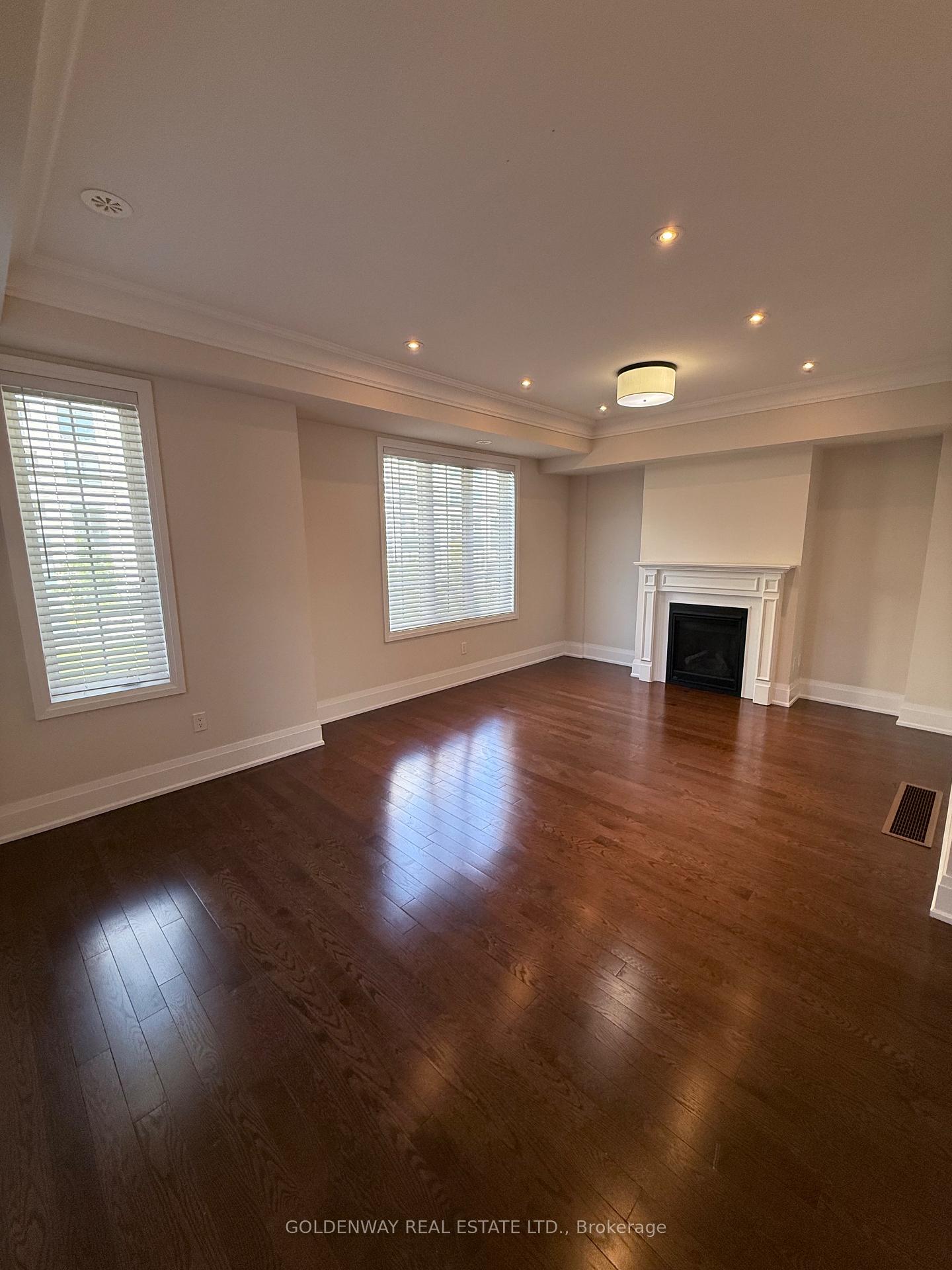 Photo 3 of 15 Village Parkway, Markham, Unionville — HOMEH