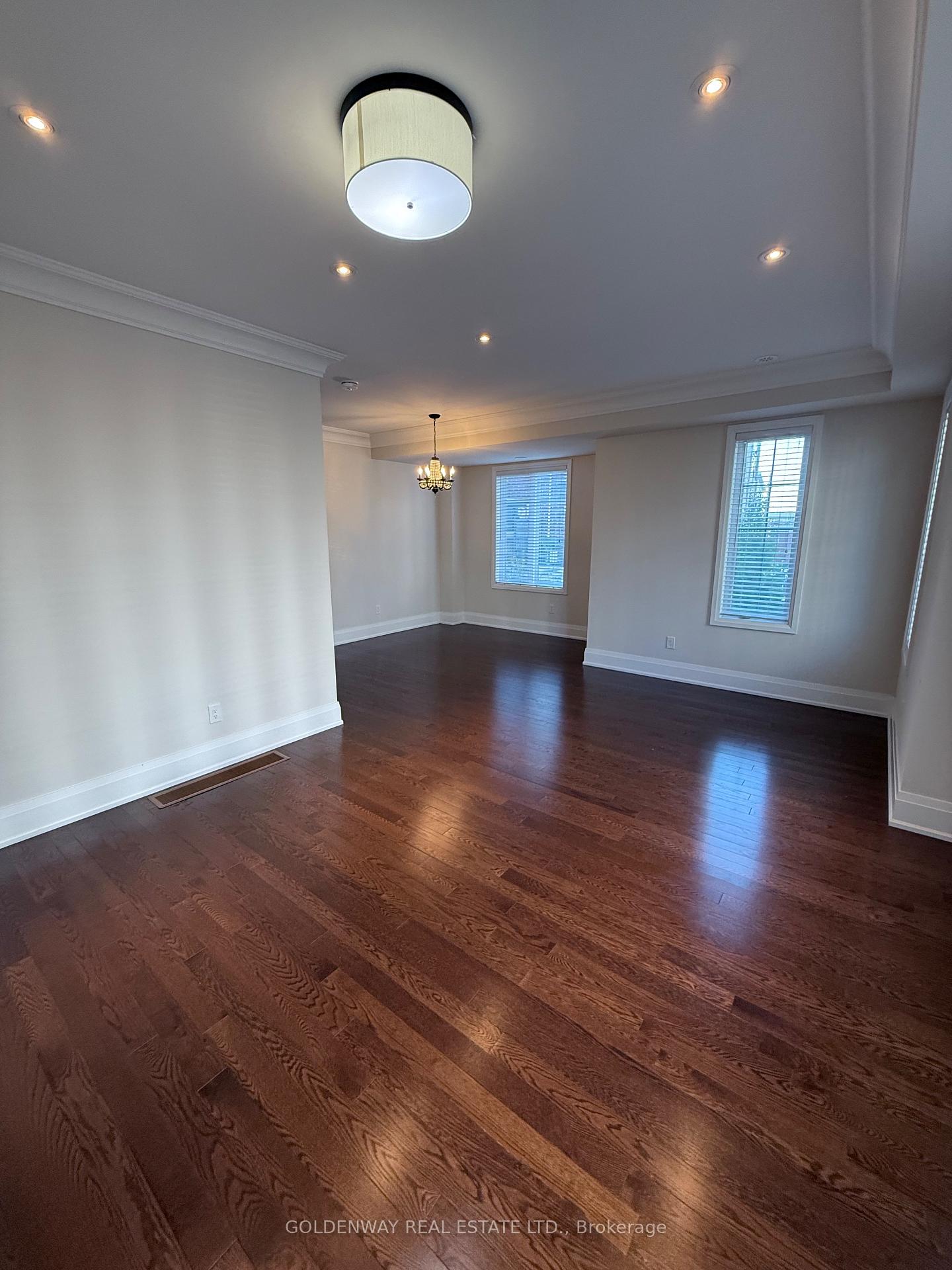 Photo 4 of 15 Village Parkway, Markham, Unionville — HOMEH