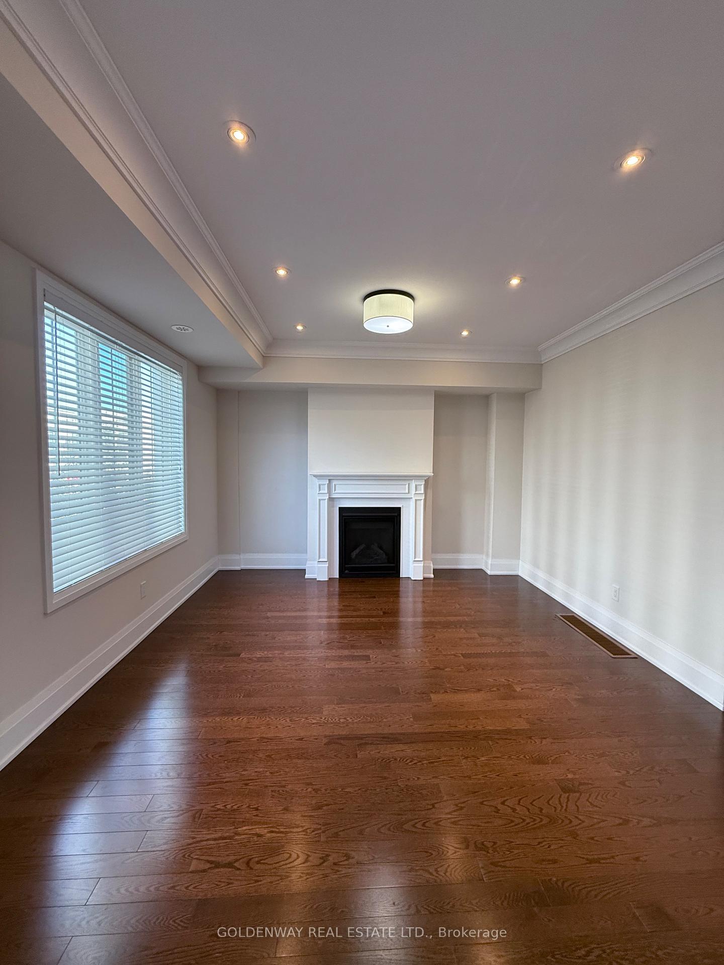Photo 5 of 15 Village Parkway, Markham, Unionville — HOMEH