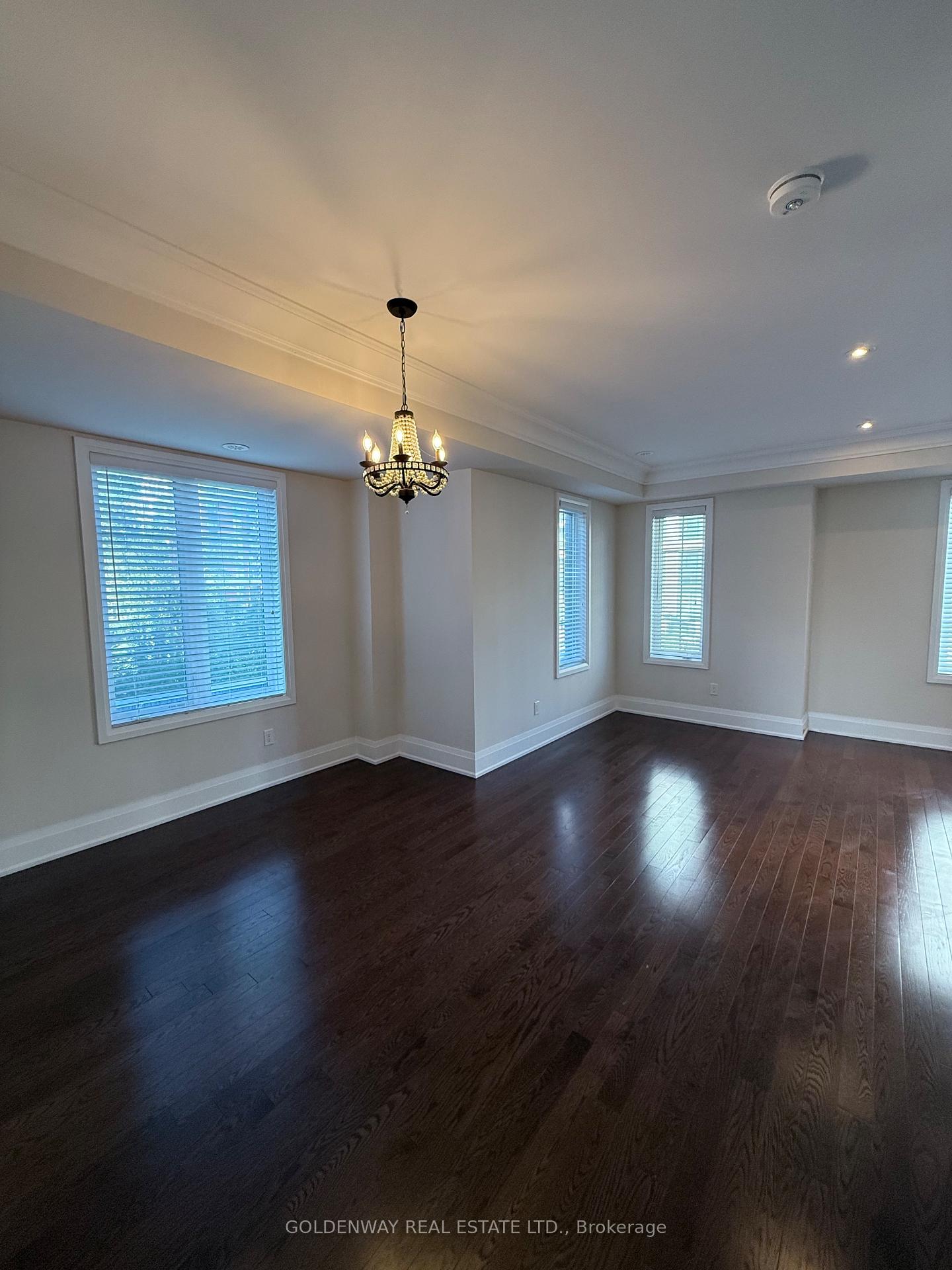 Photo 6 of 15 Village Parkway, Markham, Unionville — HOMEH