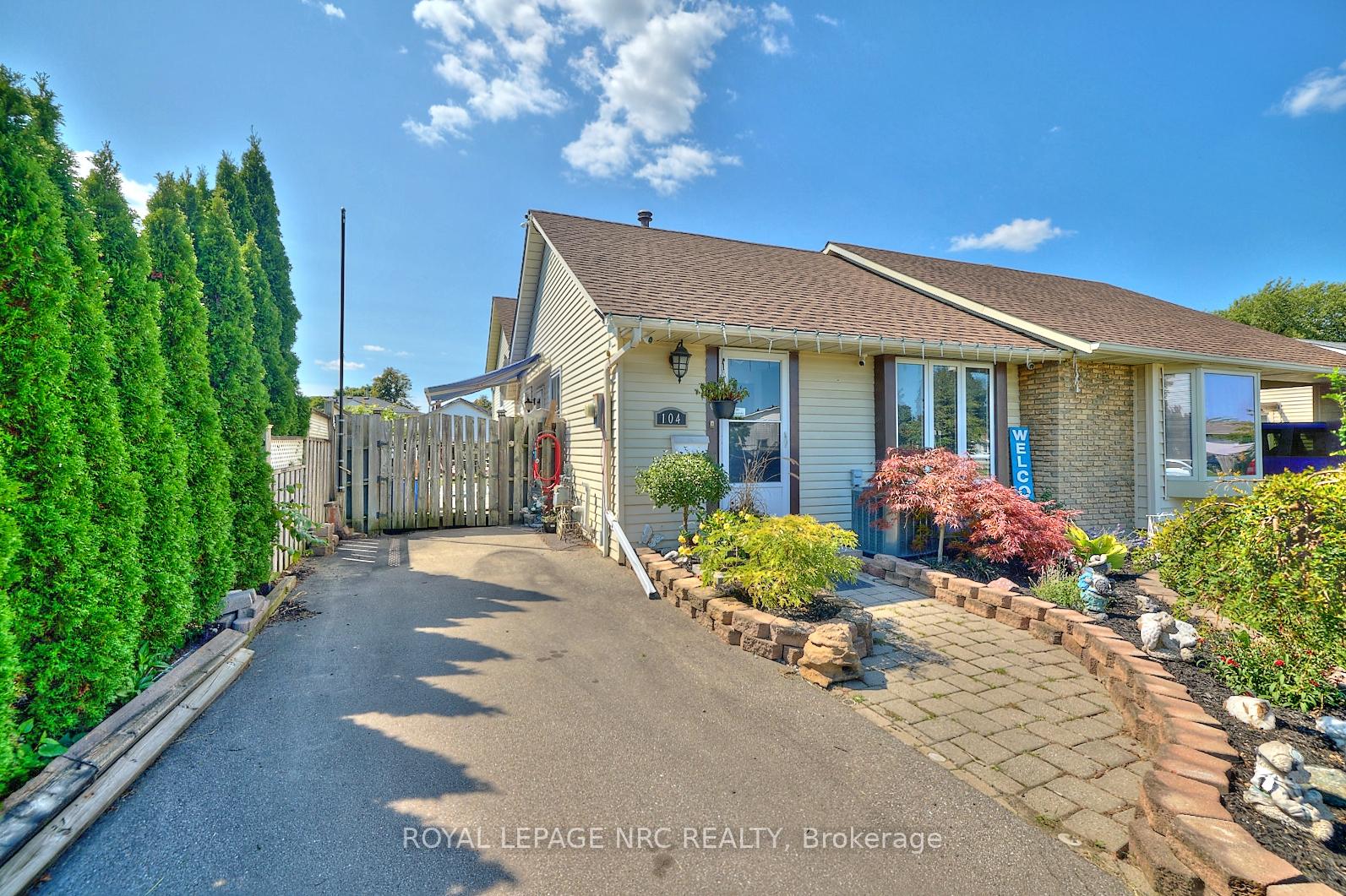 Photo 3 of 104 Carriage Road, St. Catharines, Secord Woods — HOMEH