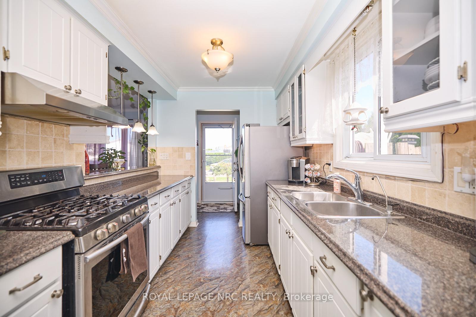 Photo 9 of 104 Carriage Road, St. Catharines, Secord Woods — HOMEH