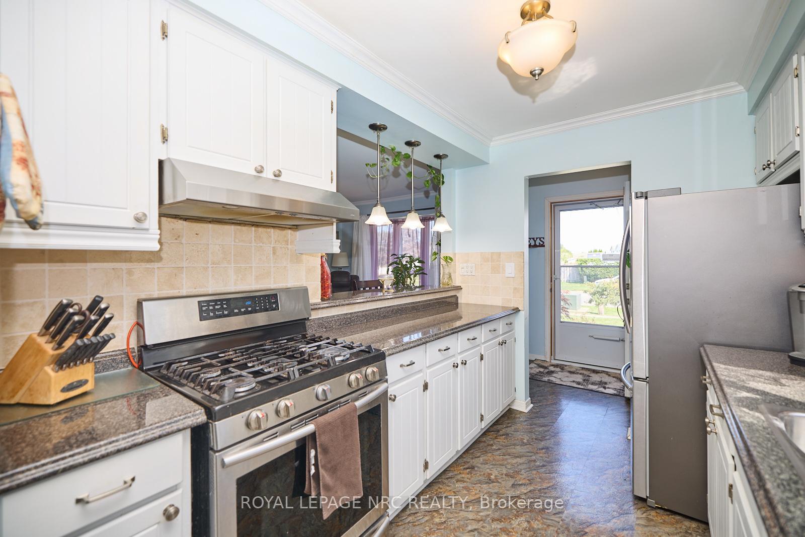 Photo 11 of 104 Carriage Road, St. Catharines, Secord Woods — HOMEH