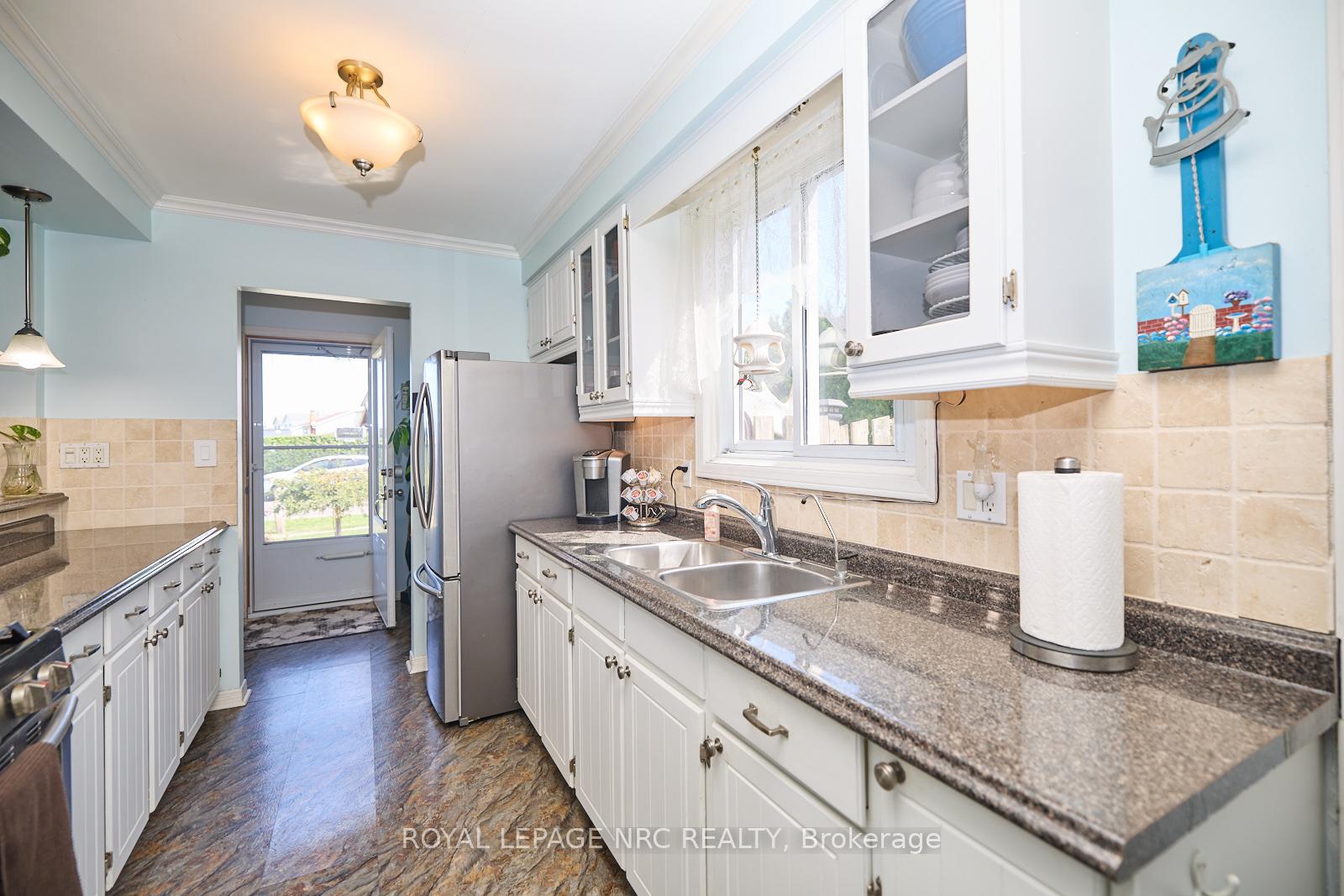 Photo 12 of 104 Carriage Road, St. Catharines, Secord Woods — HOMEH