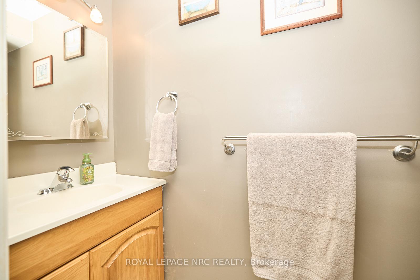 Photo 14 of 104 Carriage Road, St. Catharines, Secord Woods — HOMEH