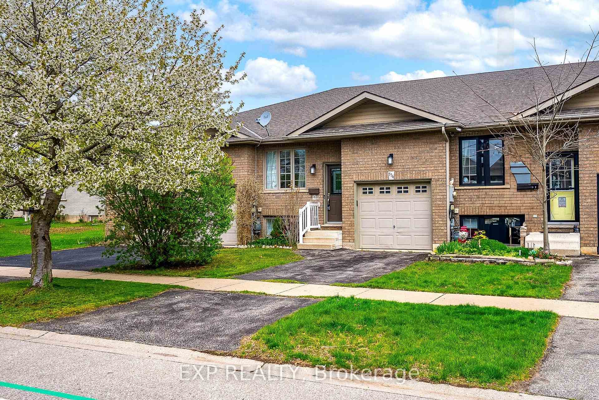 Photo 2 of 576 Grey Street, Brant, Brantford Twp — HOMEH