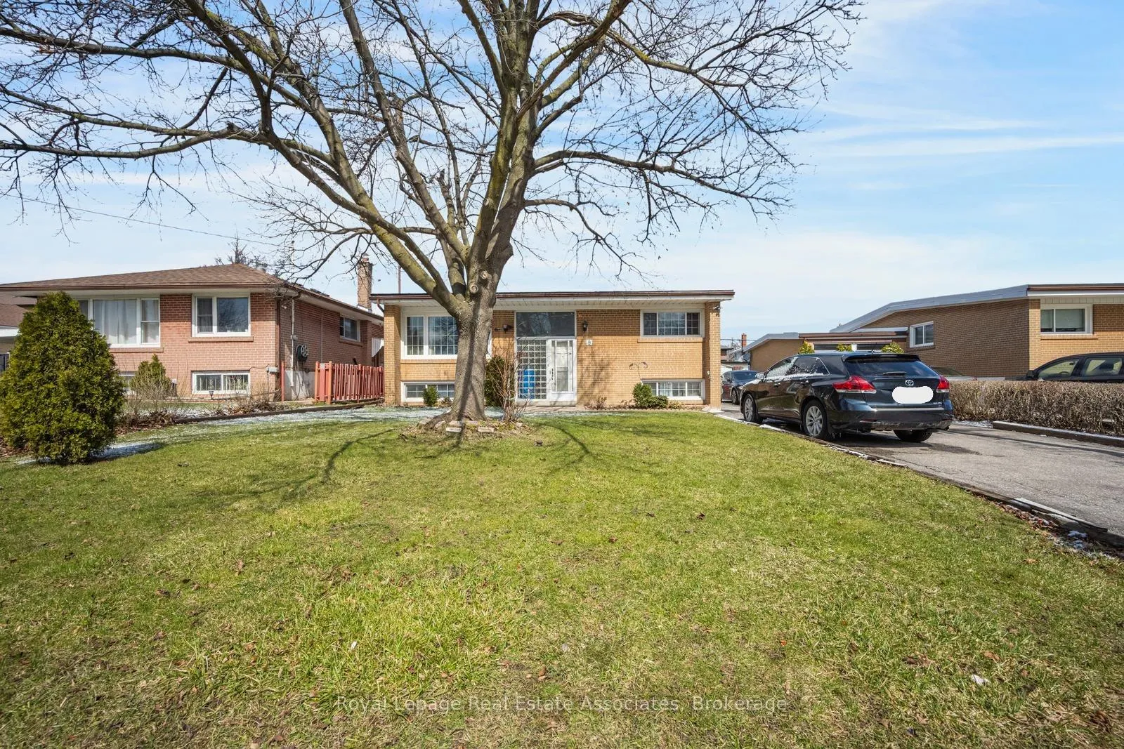Photo 2 of 8 Caulfield Road, Etobicoke, Elms-Old Rexdale — HOMEH