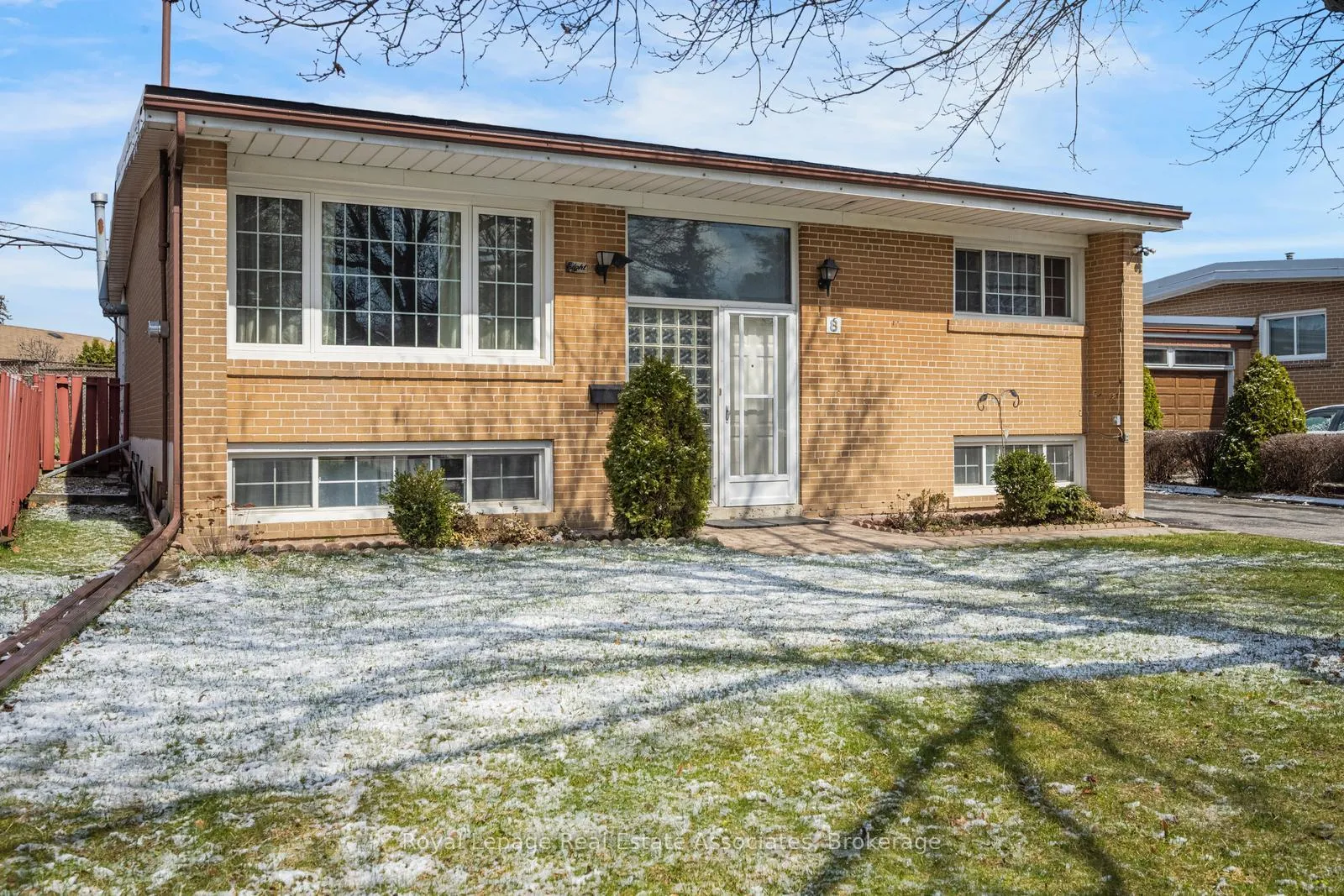 Photo 3 of 8 Caulfield Road, Etobicoke, Elms-Old Rexdale — HOMEH