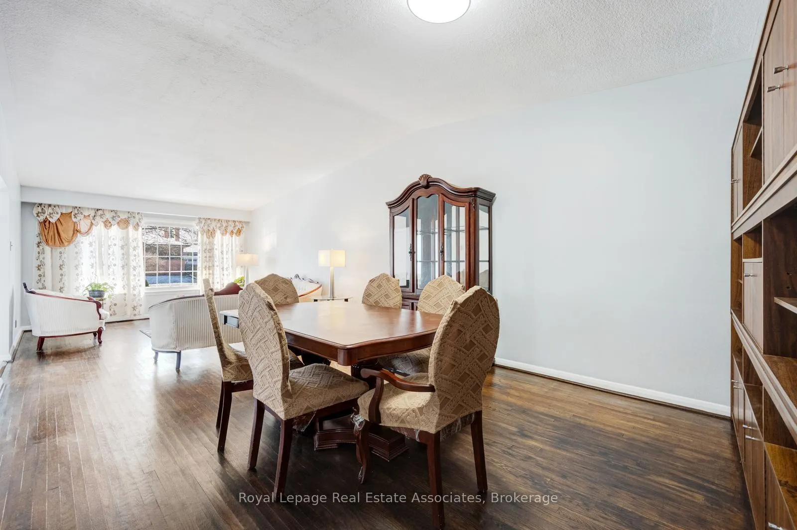 Photo 10 of 8 Caulfield Road, Etobicoke, Elms-Old Rexdale — HOMEH